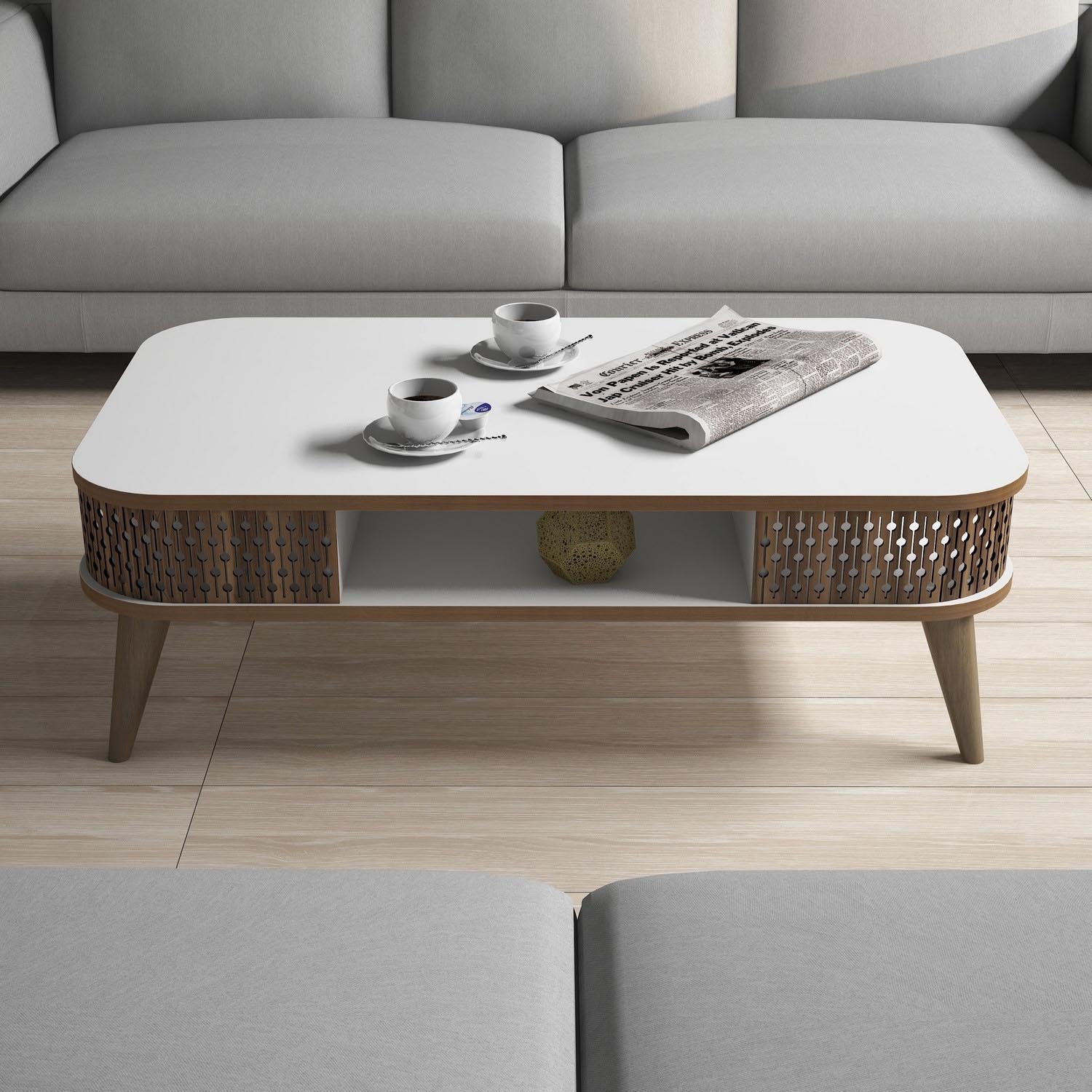 Eylül - White in Weiss präsentiert im Onlineshop von KAQTU Design AG. Beistelltisch ist von Hanah Home