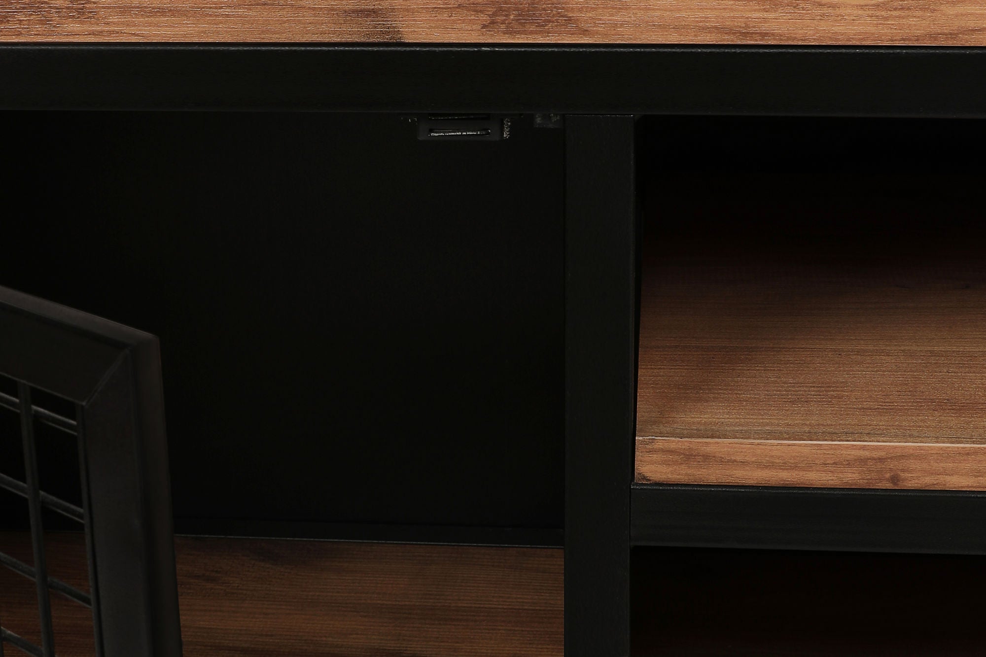 Zeno in Kiefer Schwarz präsentiert im Onlineshop von KAQTU Design AG. Sideboard ist von Hanah Home