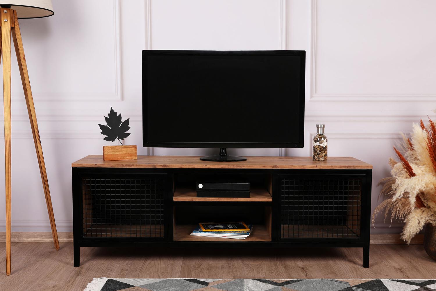 Zeno in Kiefer Schwarz präsentiert im Onlineshop von KAQTU Design AG. Sideboard ist von Hanah Home