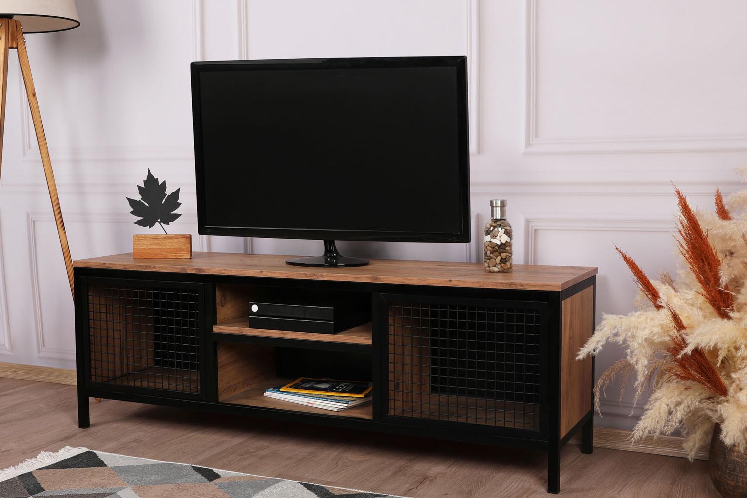 Zeno in Kiefer Schwarz präsentiert im Onlineshop von KAQTU Design AG. Sideboard ist von Hanah Home