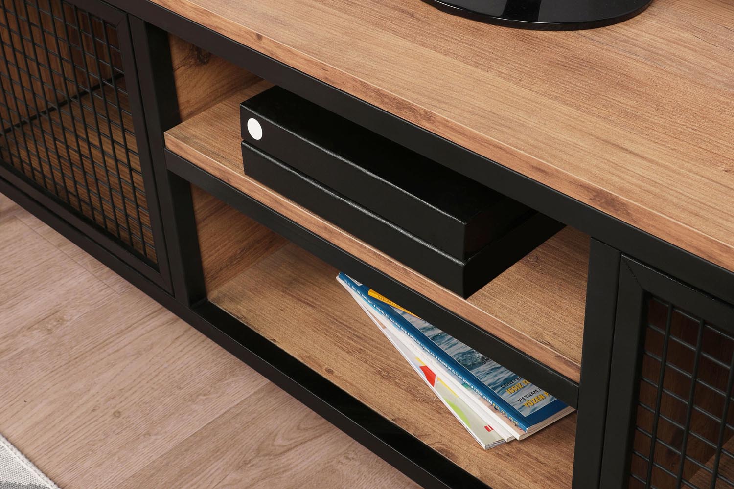 Zeno in Kiefer Schwarz präsentiert im Onlineshop von KAQTU Design AG. Sideboard ist von Hanah Home
