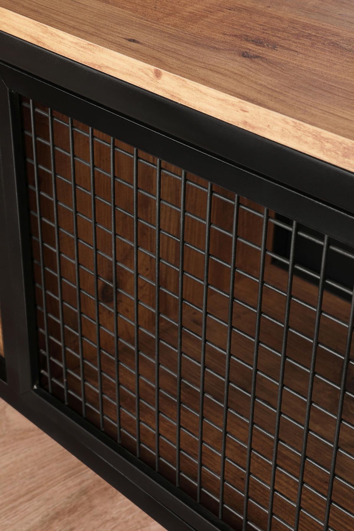 Zeno in Kiefer Schwarz präsentiert im Onlineshop von KAQTU Design AG. Sideboard ist von Hanah Home