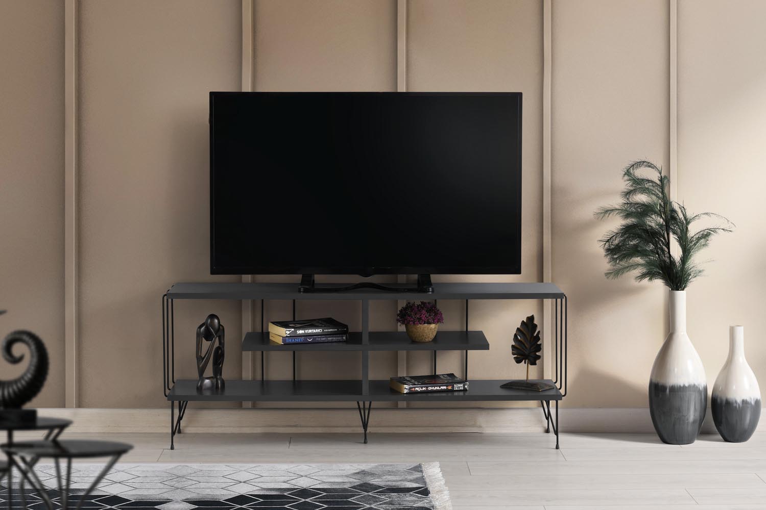 Eze - Anthracite in Anthrazit präsentiert im Onlineshop von KAQTU Design AG. Sideboard ist von Hanah Home