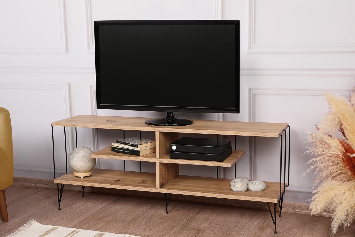 Eze - Oak in Eiche präsentiert im Onlineshop von KAQTU Design AG. Sideboard ist von Hanah Home