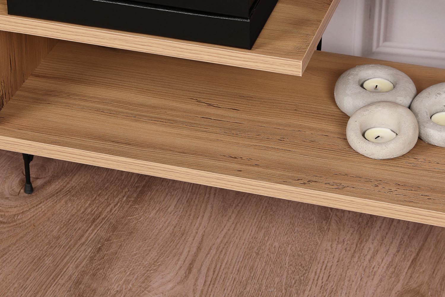 Eze - Oak in Eiche präsentiert im Onlineshop von KAQTU Design AG. Sideboard ist von Hanah Home