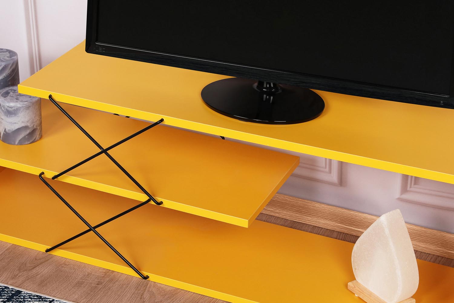 Zigzag - Yellow in Gelb präsentiert im Onlineshop von KAQTU Design AG. Sideboard ist von Hanah Home