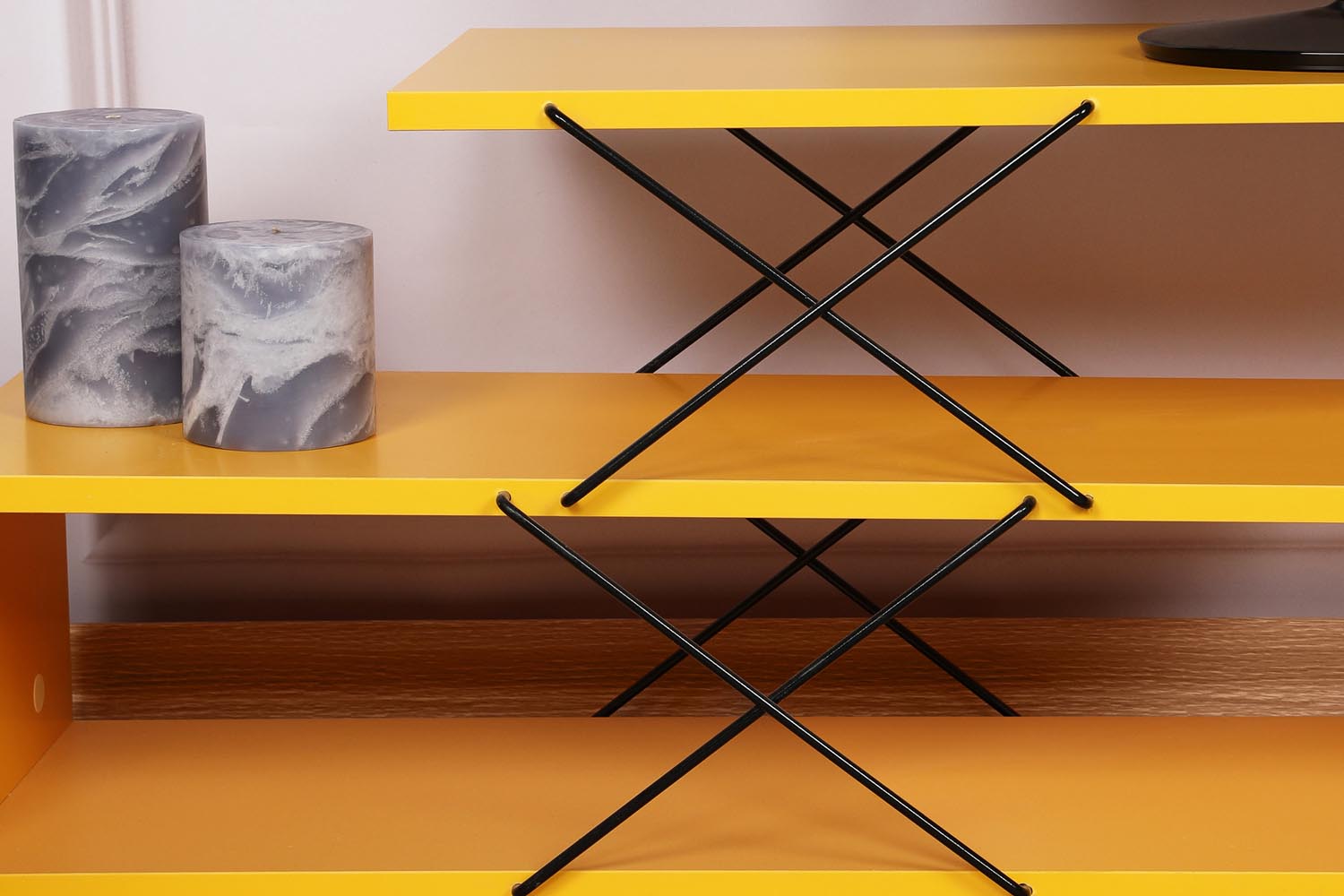 Zigzag - Yellow in Gelb präsentiert im Onlineshop von KAQTU Design AG. Sideboard ist von Hanah Home