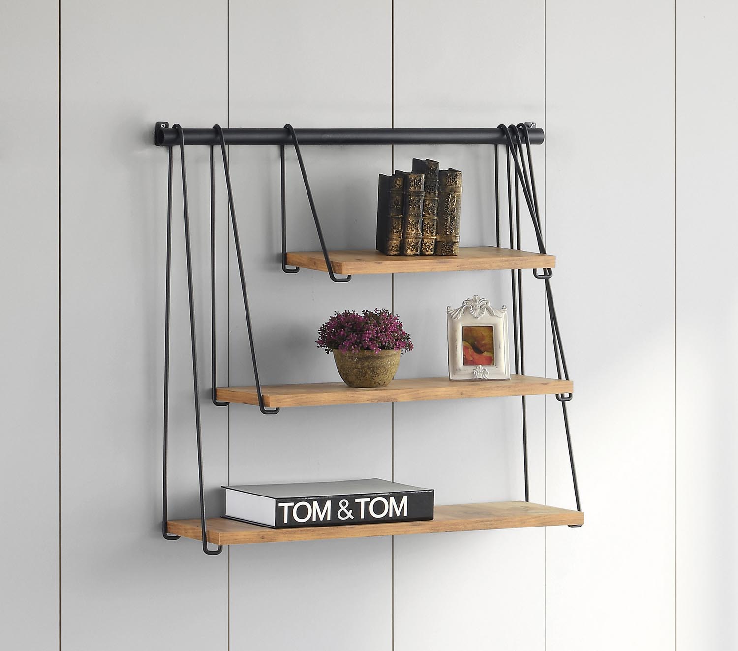 Zihon in Kiefer präsentiert im Onlineshop von KAQTU Design AG. Wandregal ist von Hanah Home