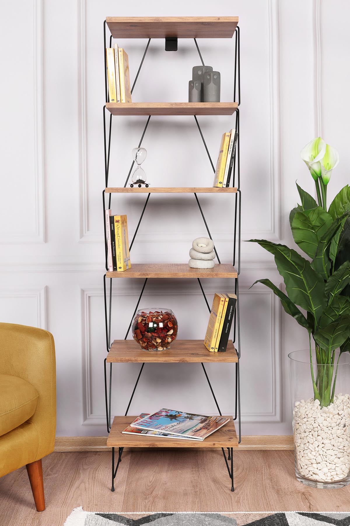 Balaban - Pine in Kiefer präsentiert im Onlineshop von KAQTU Design AG. Bücherregal ist von Hanah Home