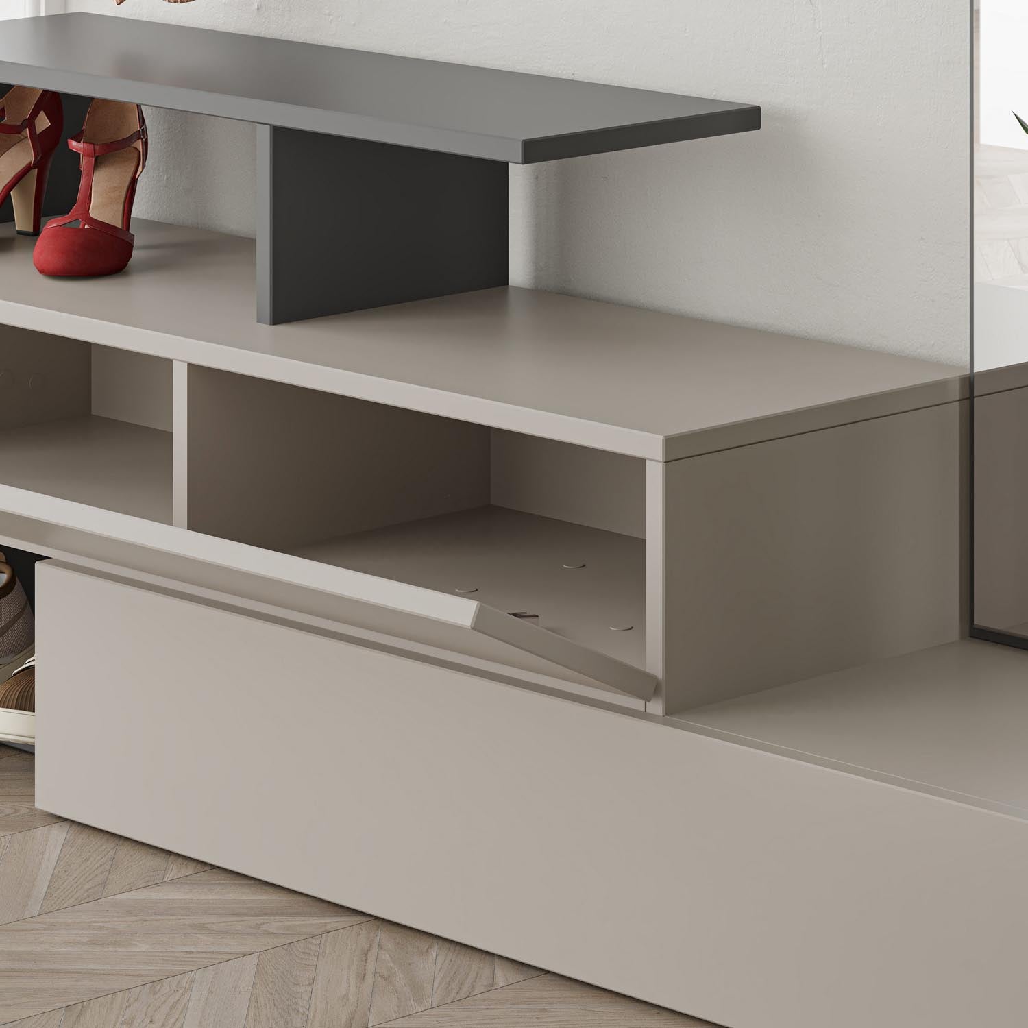 Ramda - Light Mocha, Anthracite in Licht Mocha Anthrazit präsentiert im Onlineshop von KAQTU Design AG. Garderobe ist von Hanah Home