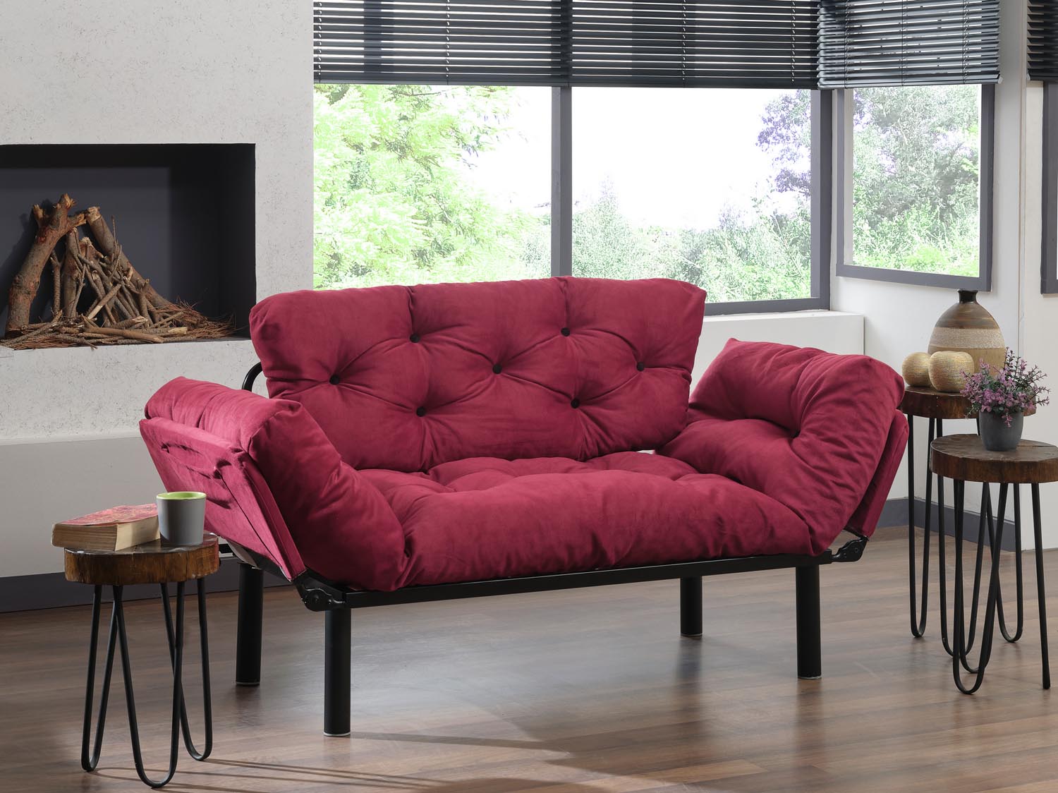 Nitta - Maroon in Maroons präsentiert im Onlineshop von KAQTU Design AG. Bettsofa ist von Atelier Del Sofa