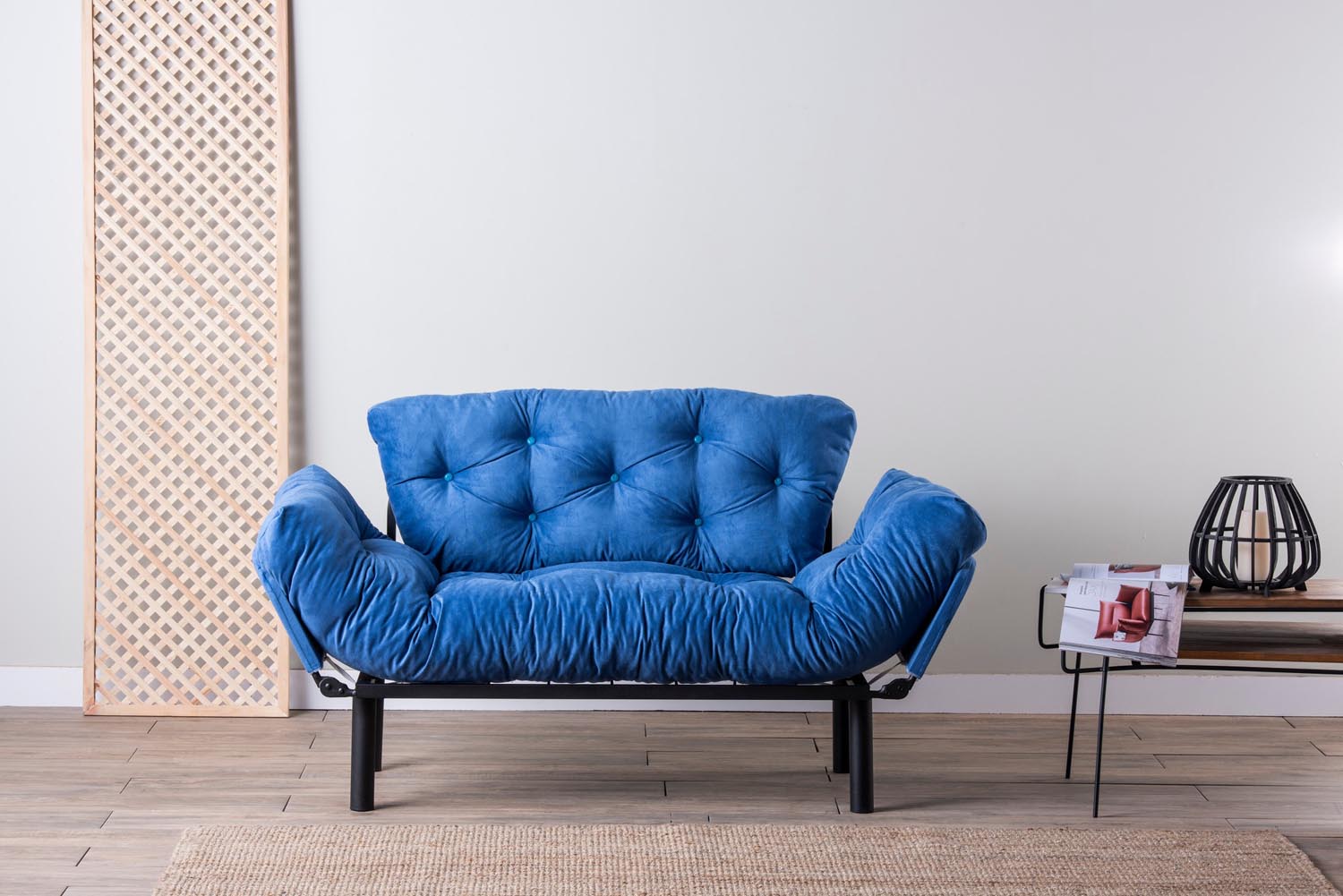 Nitta - Blue in Blau präsentiert im Onlineshop von KAQTU Design AG. Bettsofa ist von Atelier Del Sofa