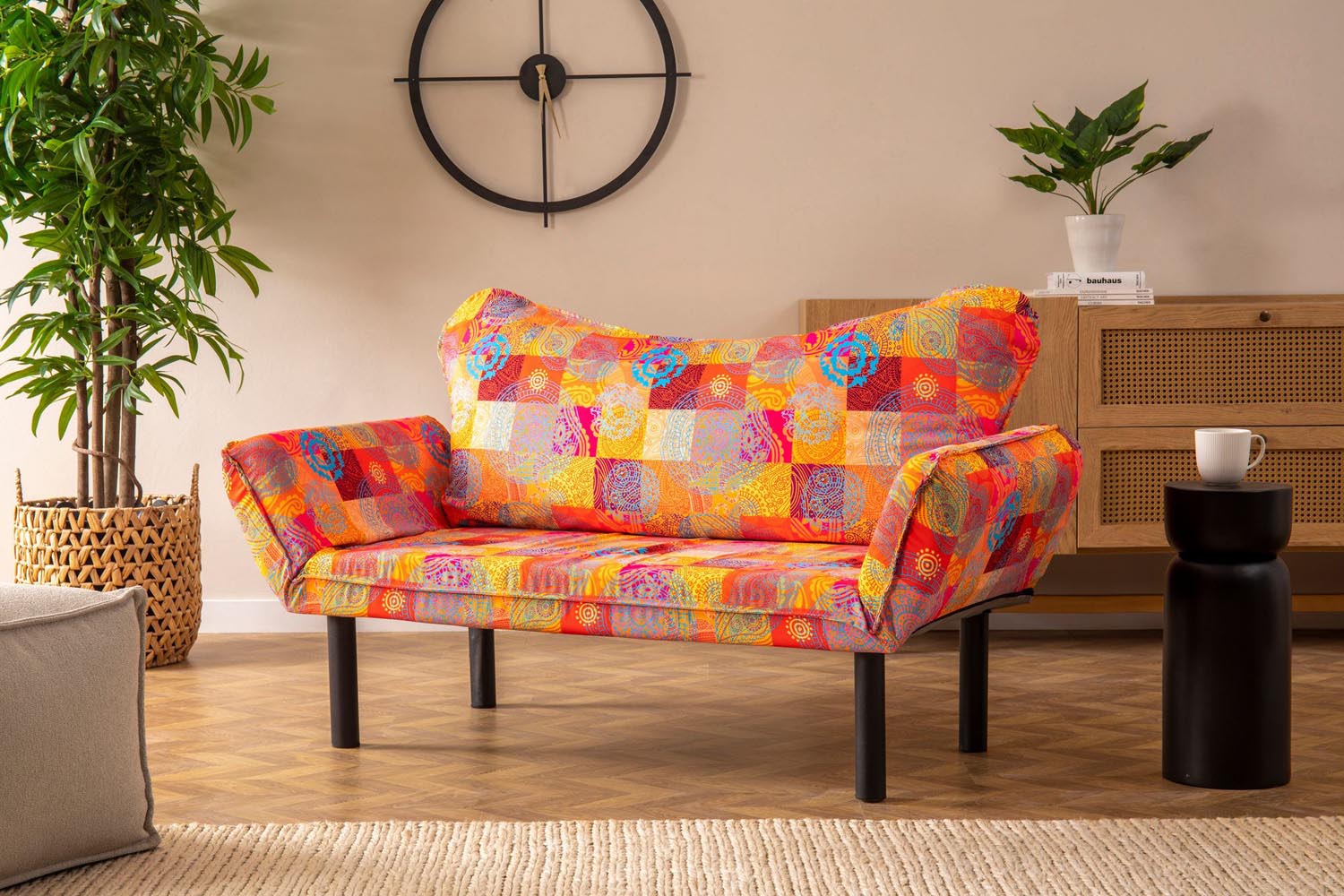 Chatto - Patchwork in Mehrfarbig präsentiert im Onlineshop von KAQTU Design AG. Bettsofa ist von Atelier Del Sofa