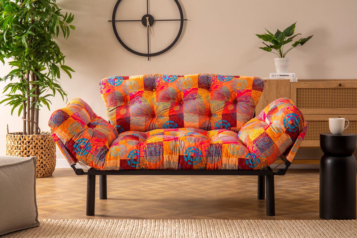 Nitta - Patchwork in Mehrfarbig präsentiert im Onlineshop von KAQTU Design AG. Bettsofa ist von Atelier Del Sofa