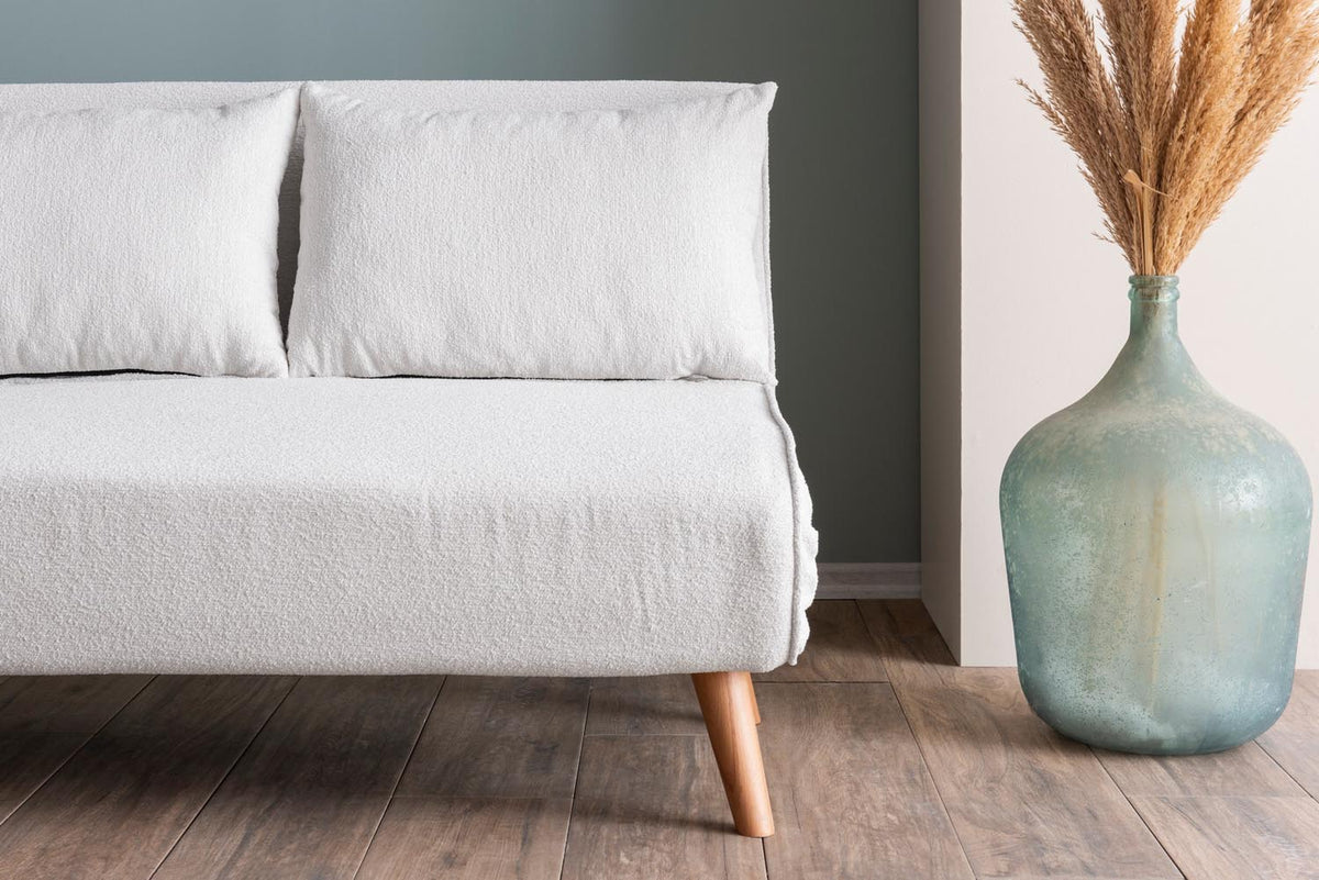 Folde 2 Bettsofa - Weiss in Weiss präsentiert im Onlineshop von KAQTU Design AG. Bettsofa ist von Atelier Del Sofa