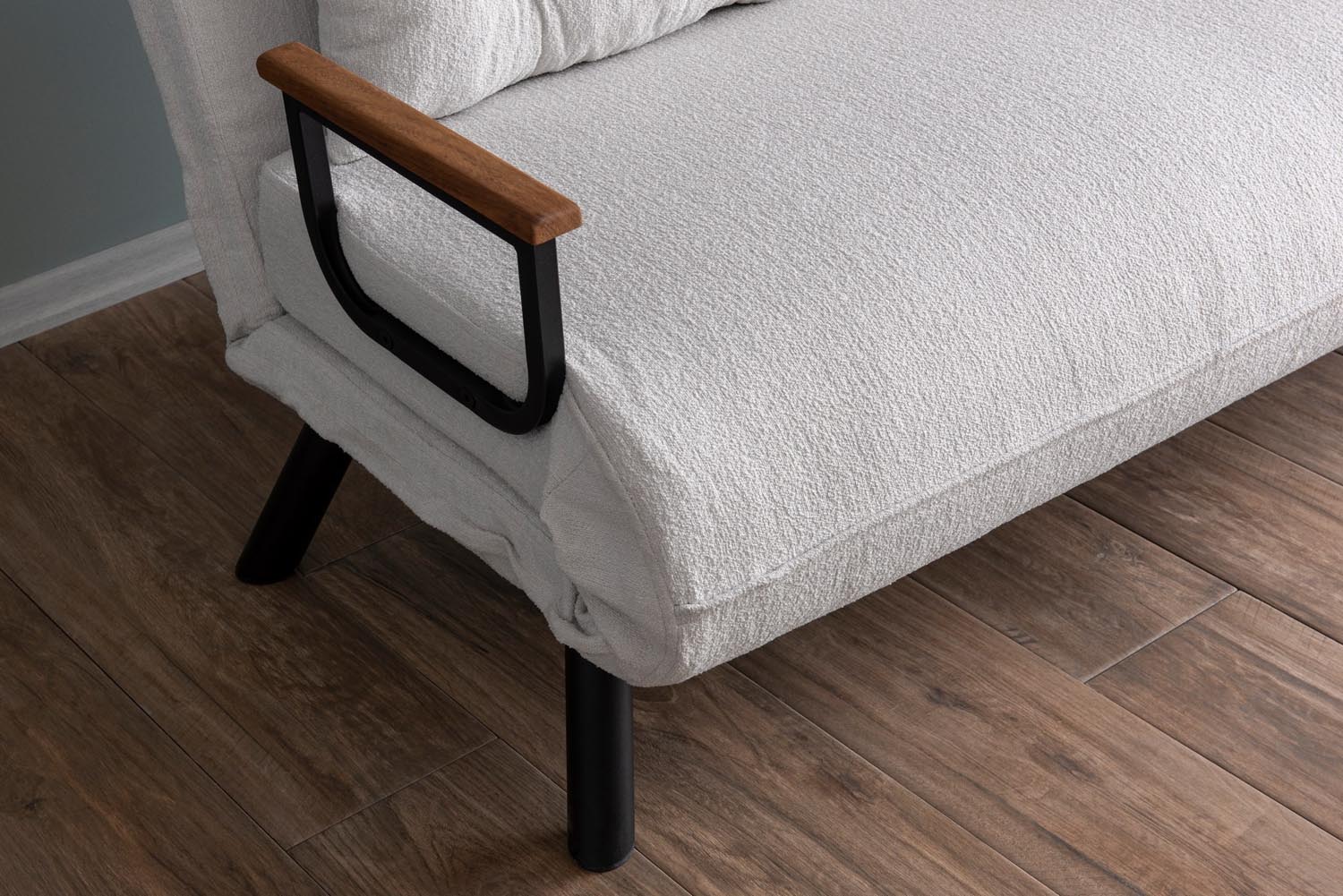 Sando 2-Seater - Teddy Fabric - White in Weiss präsentiert im Onlineshop von KAQTU Design AG. Bettsofa ist von Atelier Del Sofa