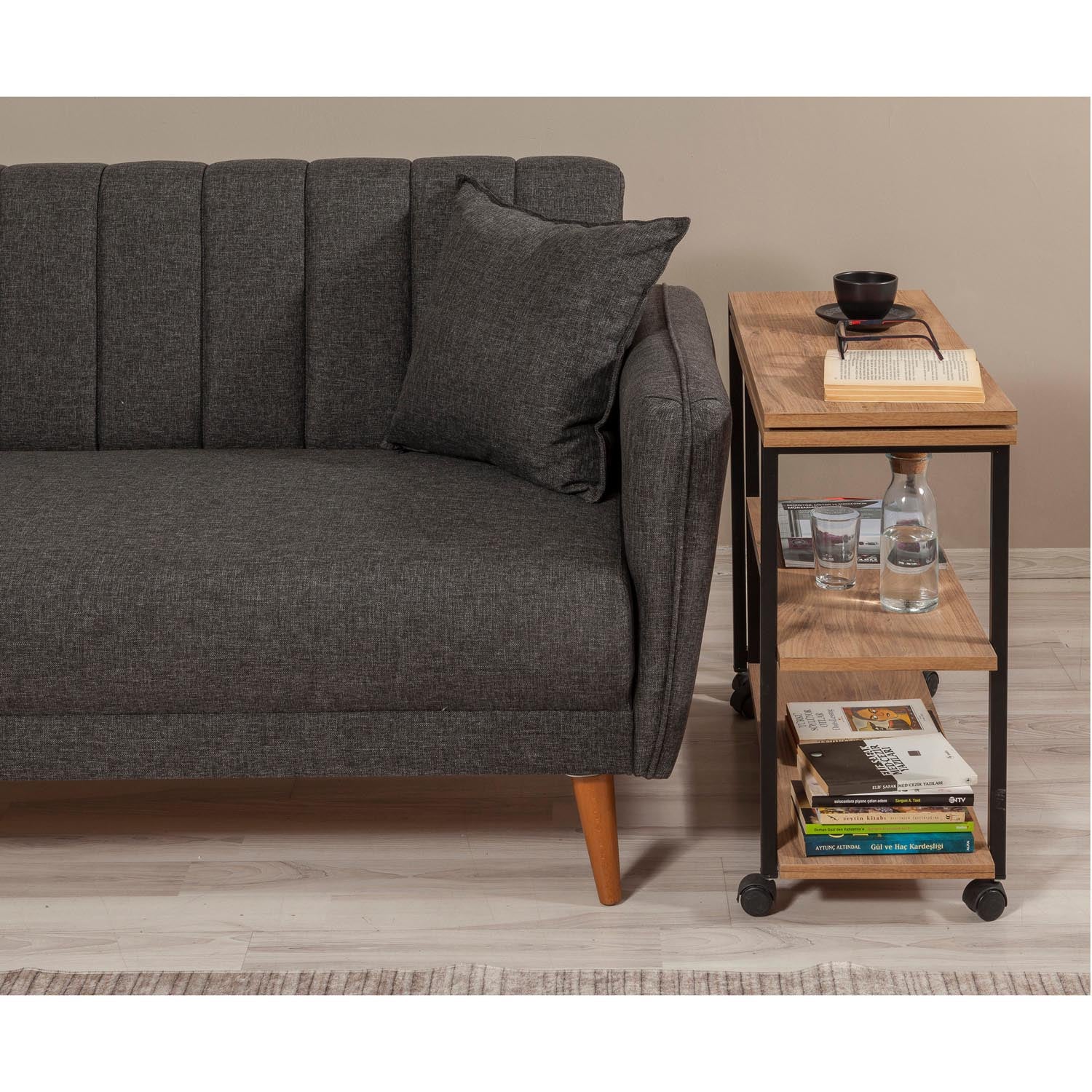 Melin in Atlantische Kiefer Schwarz präsentiert im Onlineshop von KAQTU Design AG. Beistelltisch ist von Hanah Home