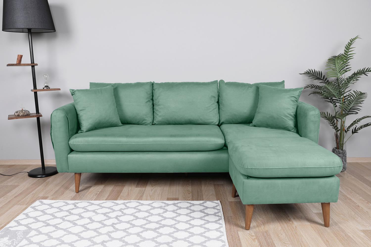 Sofia Corner Right - Sea Green in Meeresgrün präsentiert im Onlineshop von KAQTU Design AG. Ecksofa ist von Atelier Del Sofa