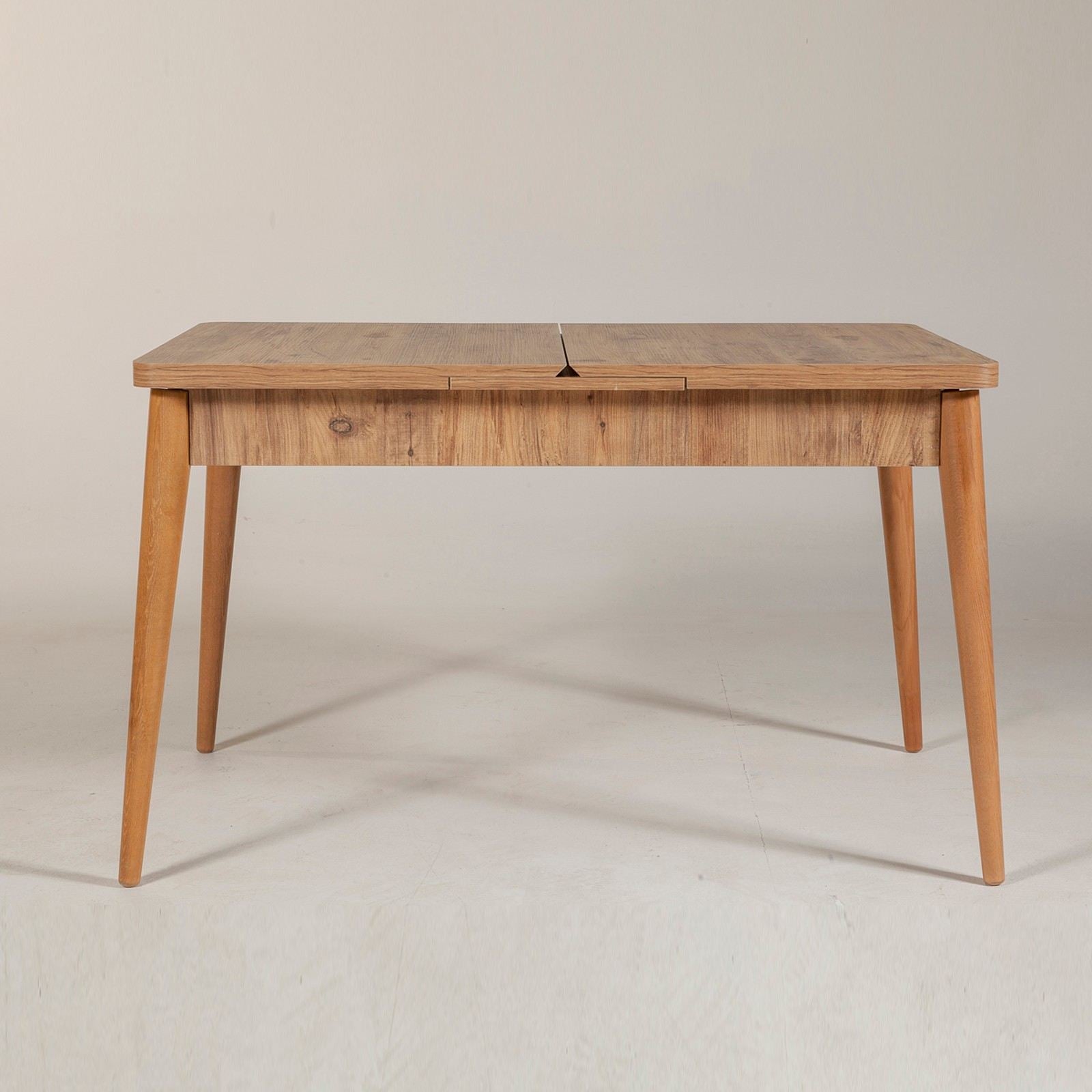 Vina - Atlantic in Atlantische Kiefer präsentiert im Onlineshop von KAQTU Design AG. Esstisch ist von Hanah Home