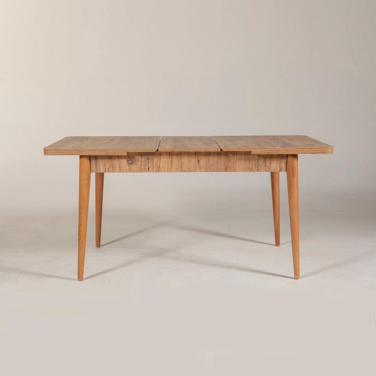 Vina Esstisch - Atlantische Kiefer in Atlantische Kiefer präsentiert im Onlineshop von KAQTU Design AG. Esstisch ist von Hanah Home