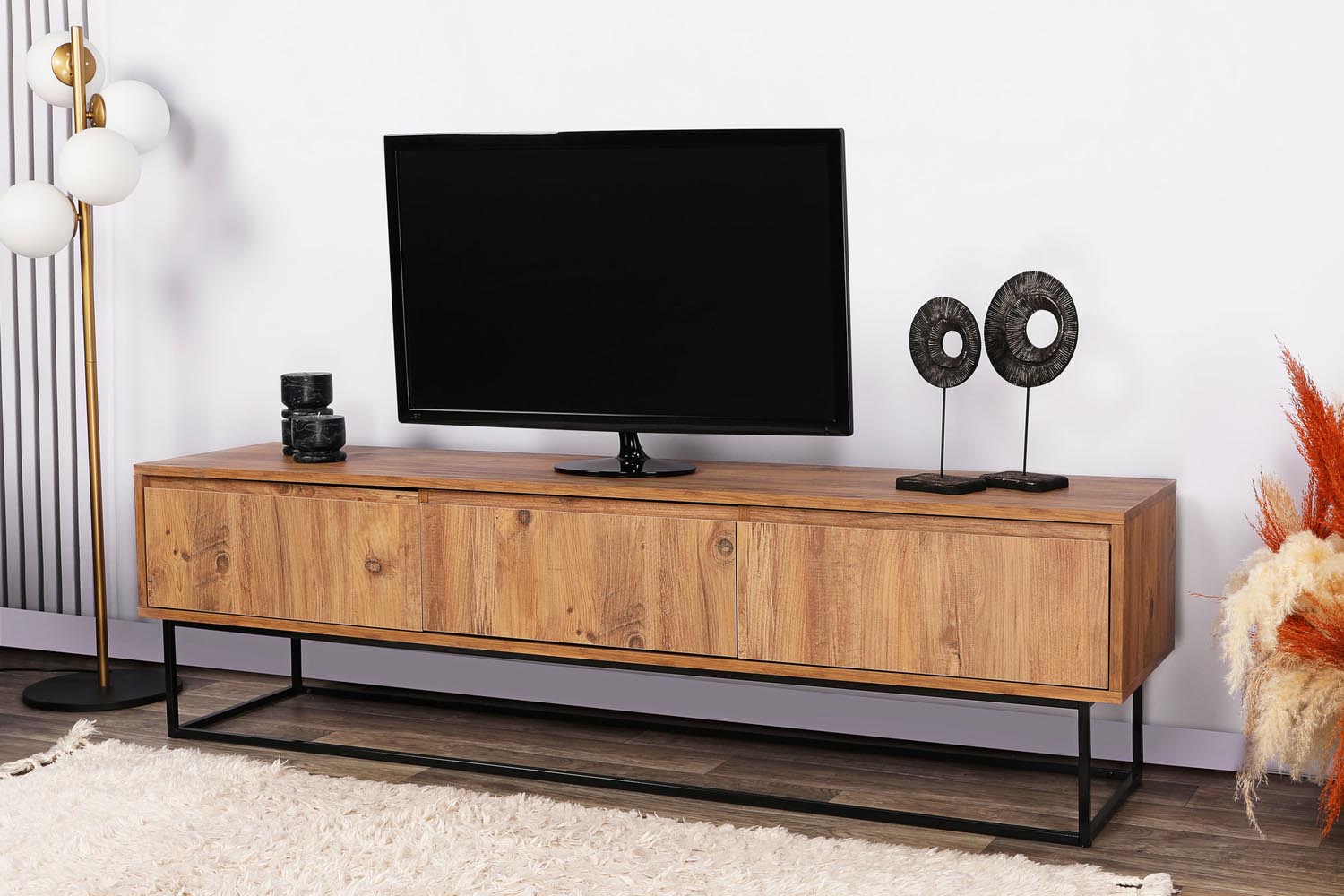 Lupin 180 - Walnut in Walnuss Schwarz präsentiert im Onlineshop von KAQTU Design AG. Sideboard ist von Hanah Home