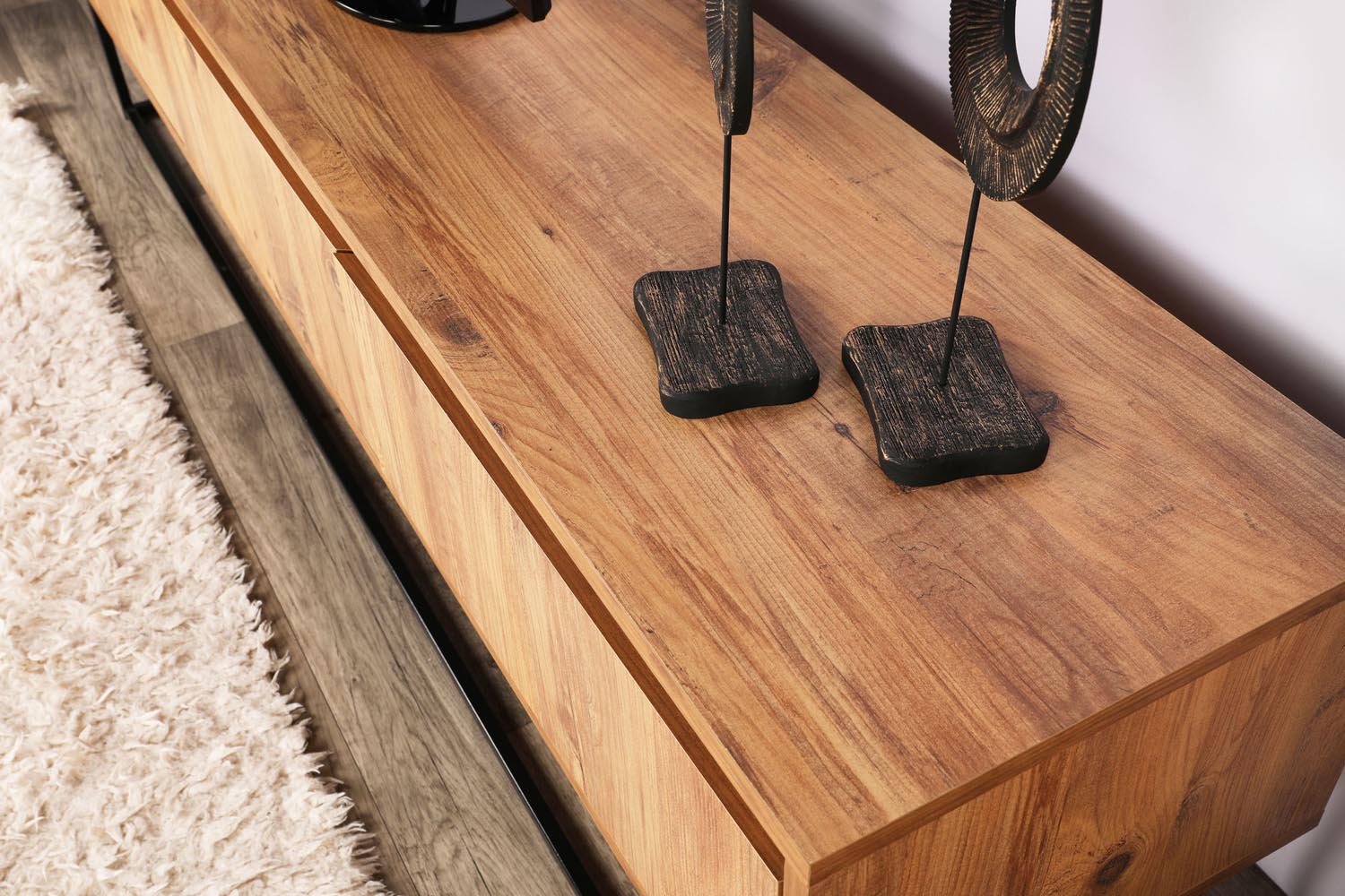 Lupin 180 - Walnut in Walnuss Schwarz präsentiert im Onlineshop von KAQTU Design AG. Sideboard ist von Hanah Home