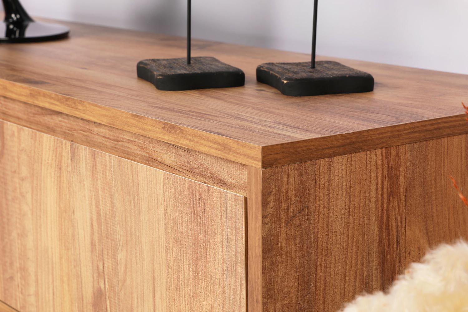 Lupin 180 - Walnut in Walnuss Schwarz präsentiert im Onlineshop von KAQTU Design AG. Sideboard ist von Hanah Home