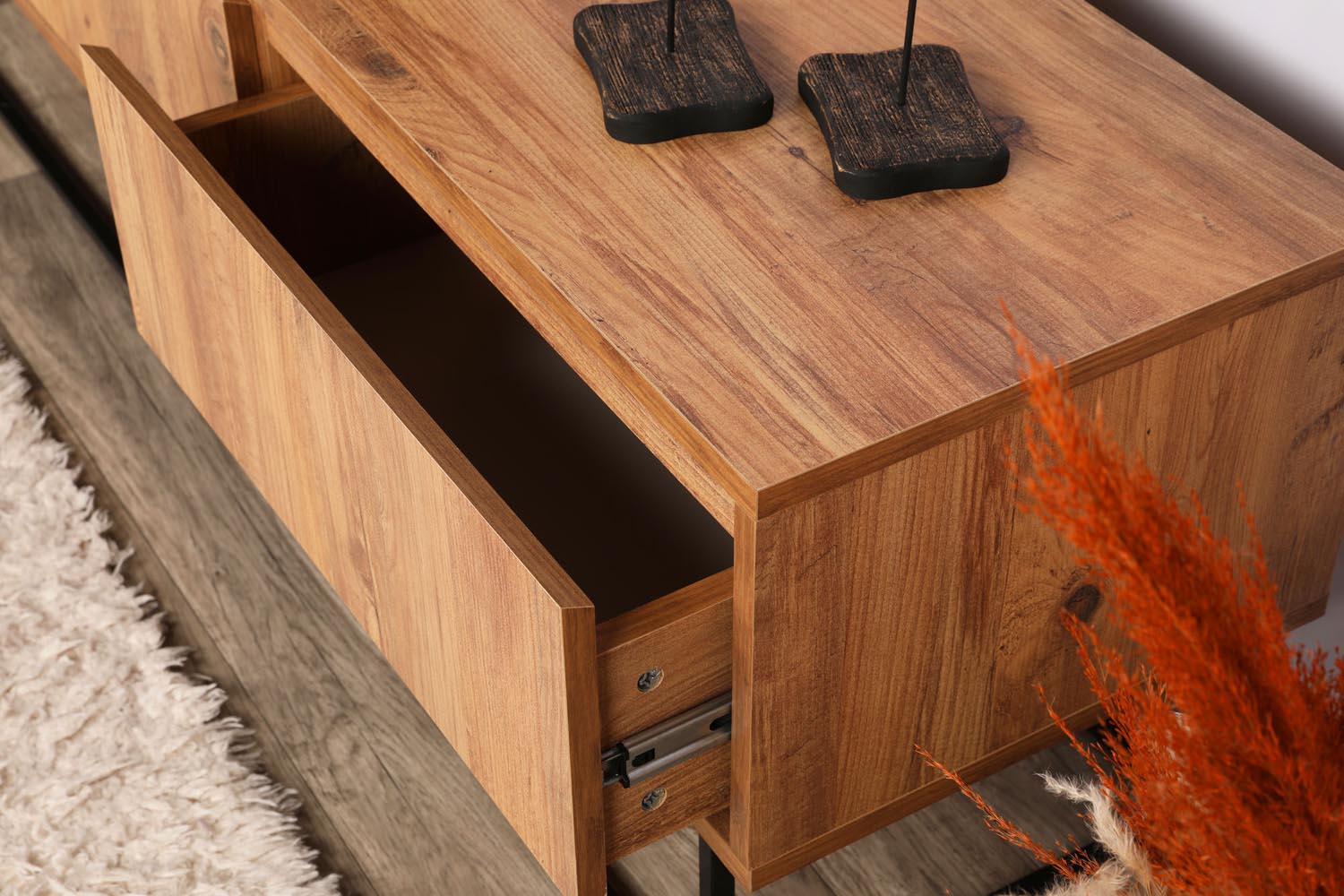 Lupin 180 - Walnut in Walnuss Schwarz präsentiert im Onlineshop von KAQTU Design AG. Sideboard ist von Hanah Home