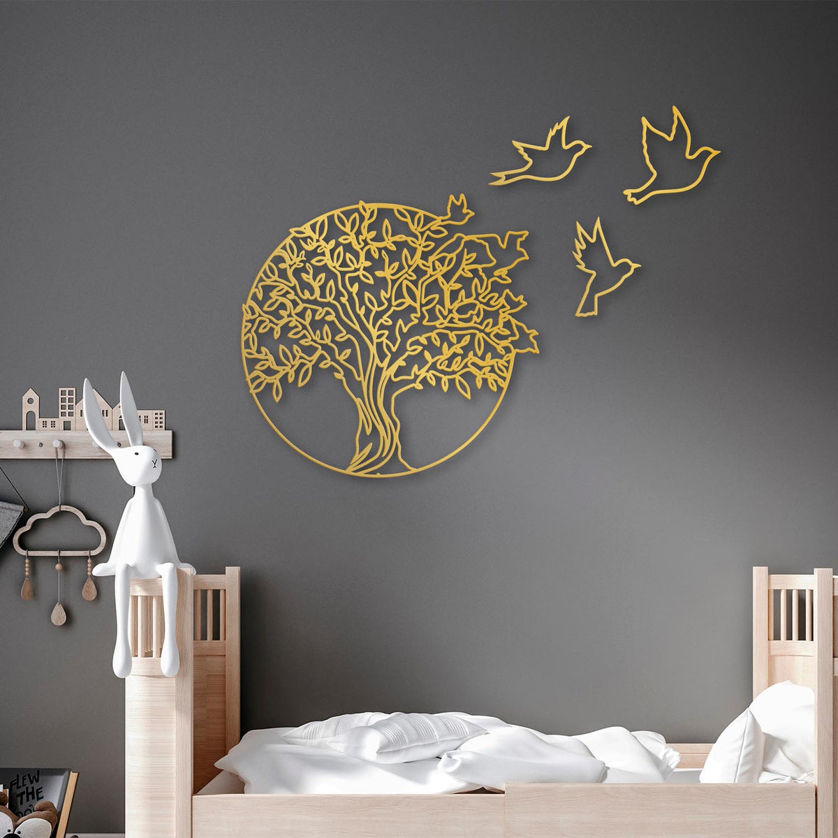 Tree And Birds Wanddeko - Gold in Gold präsentiert im Onlineshop von KAQTU Design AG. Wanddeko ist von Wallity