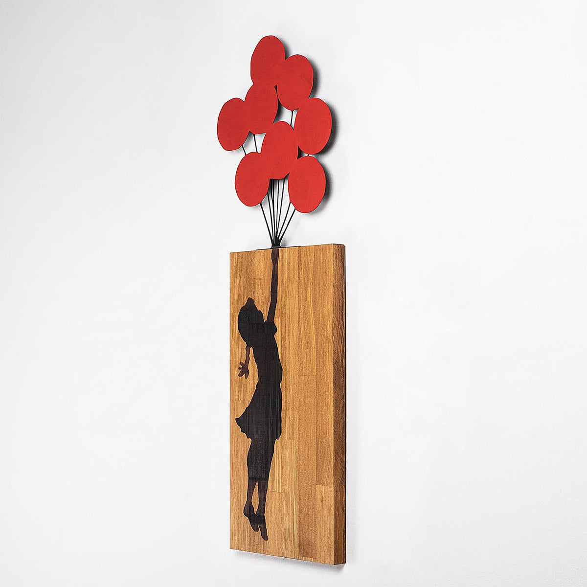 Banksy Wanddeko - Walnuss Schwarz in Walnuss Schwarz präsentiert im Onlineshop von KAQTU Design AG. Wanddeko ist von Wallity