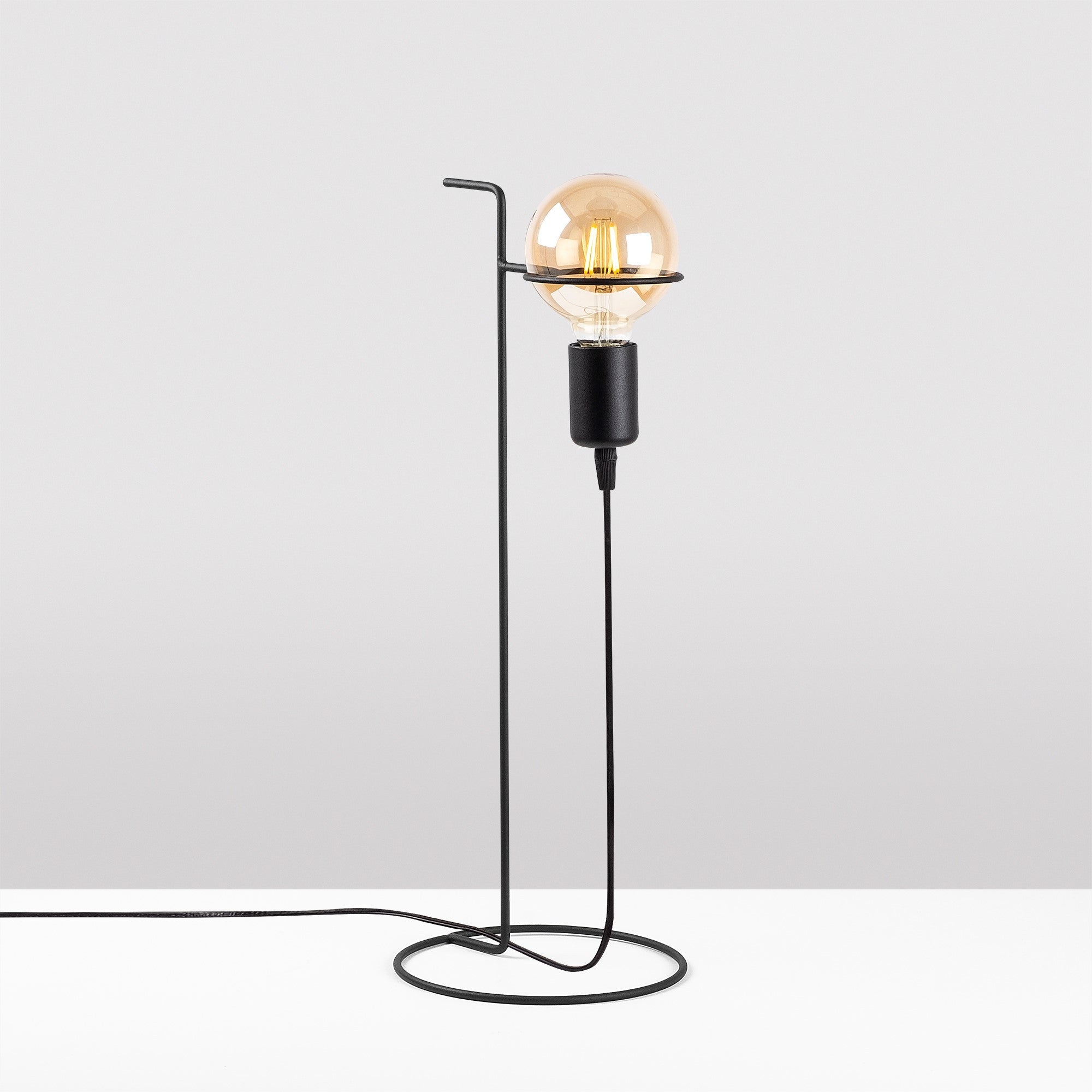 Pota - 3674 in Schwarz präsentiert im Onlineshop von KAQTU Design AG. Tischleuchte ist von Opviq