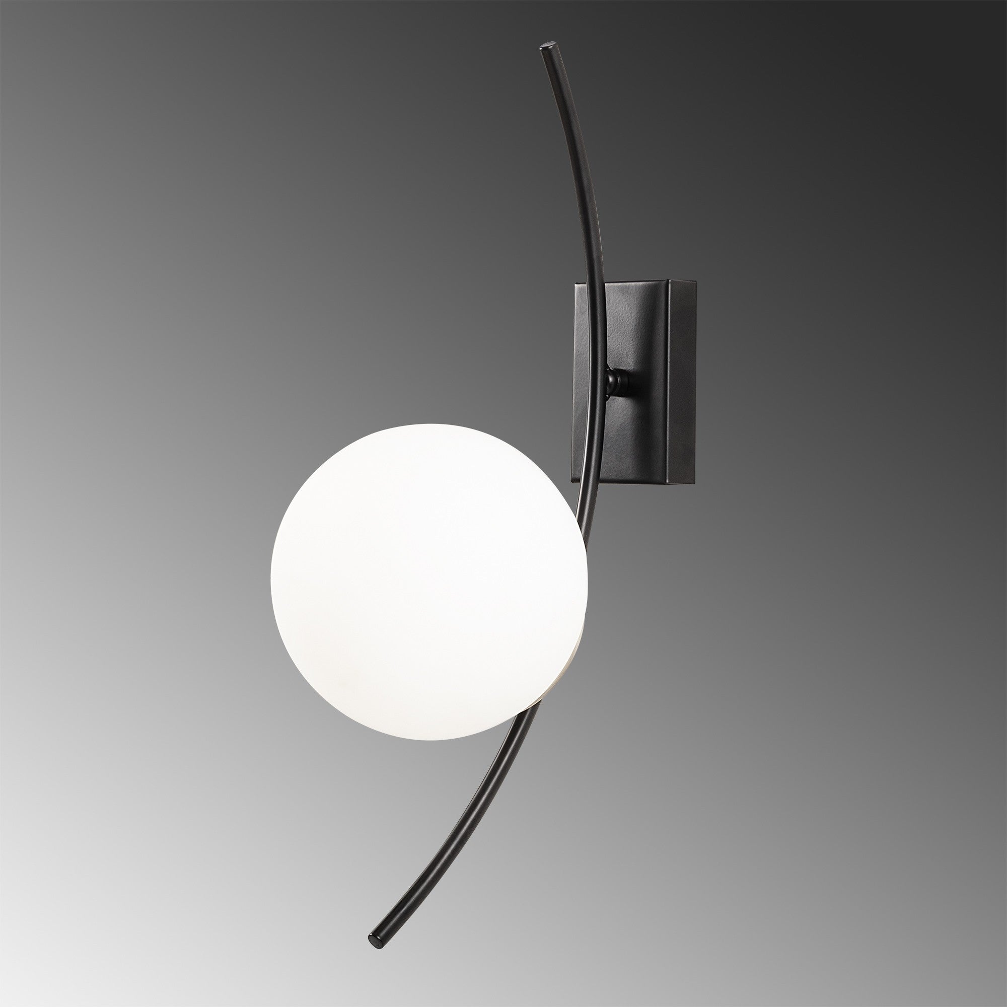 Hilal - 3821 in Schwarz Weiss präsentiert im Onlineshop von KAQTU Design AG. Wandleuchte ist von Opviq