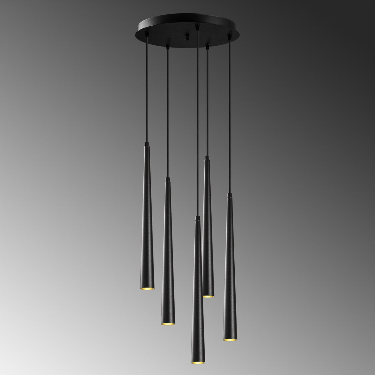 Uğur Pendellampe - Schwarz in Schwarz präsentiert im Onlineshop von KAQTU Design AG. Pendelleuchte ist von Opviq