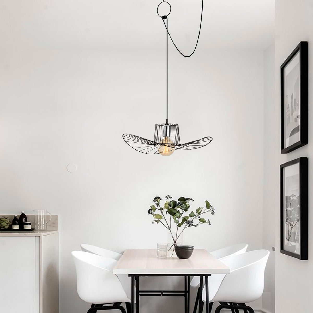 Tel Pendellampe - Schwarz in Schwarz präsentiert im Onlineshop von KAQTU Design AG. Pendelleuchte ist von Opviq