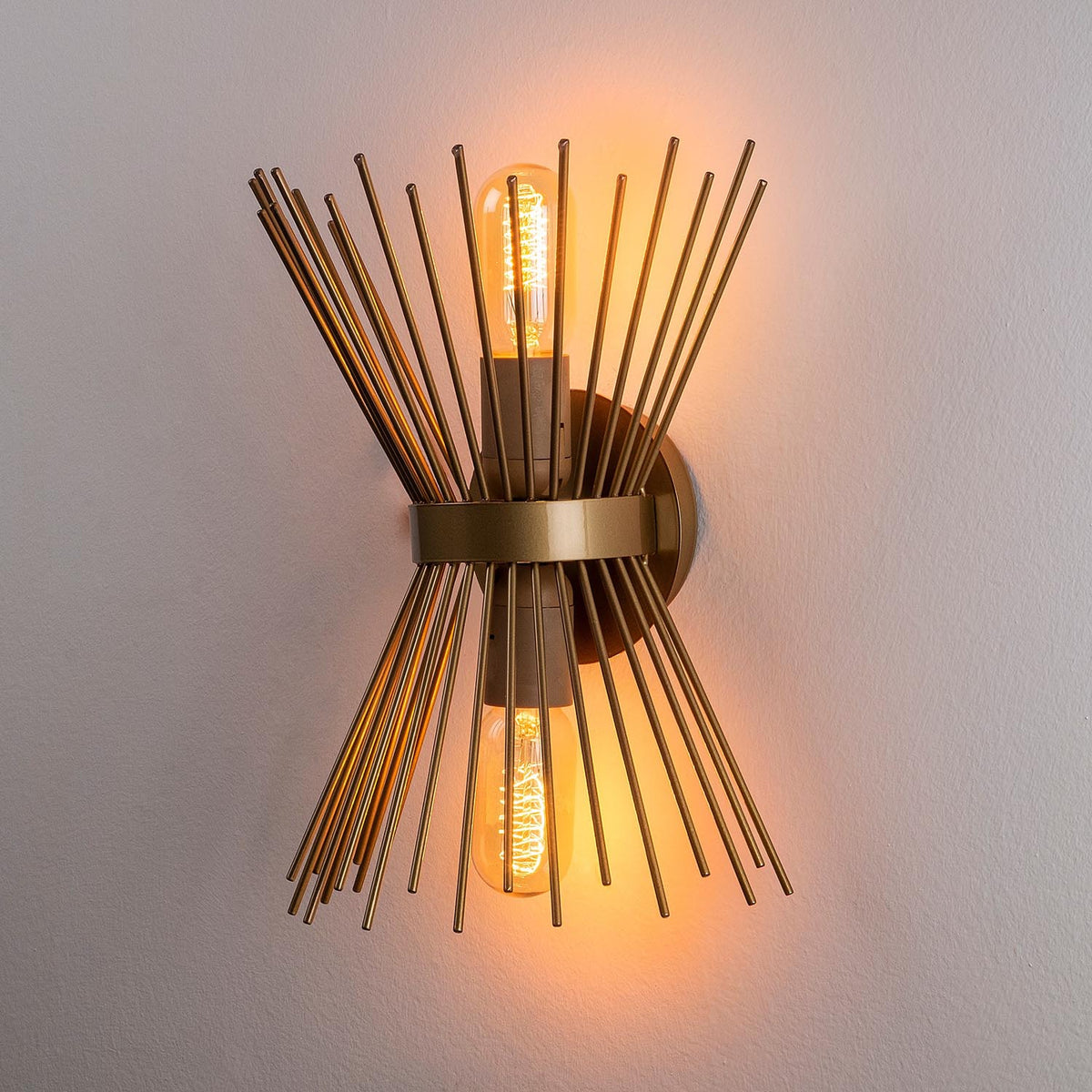 Kirpi Wandleuchte - Gold in Gold präsentiert im Onlineshop von KAQTU Design AG. Wandleuchte ist von Opviq