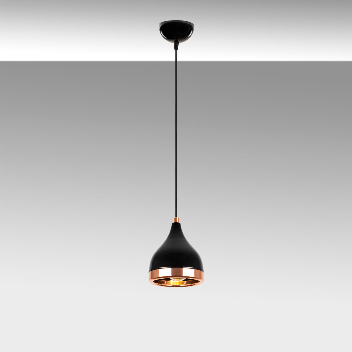 Yıldo Pendellampe - Schwarz
 Kupfer in Schwarz
 Kupfer präsentiert im Onlineshop von KAQTU Design AG. Pendelleuchte ist von Opviq