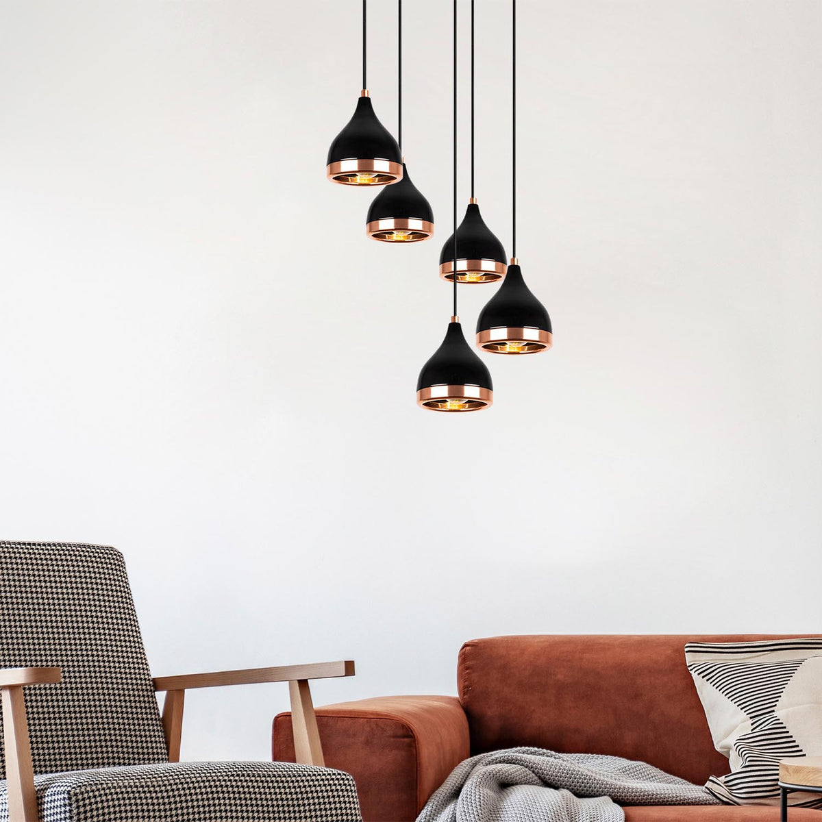 Yıldo Pendellampe - Schwarz
 Kupfer in Schwarz
 Kupfer präsentiert im Onlineshop von KAQTU Design AG. Pendelleuchte ist von Opviq