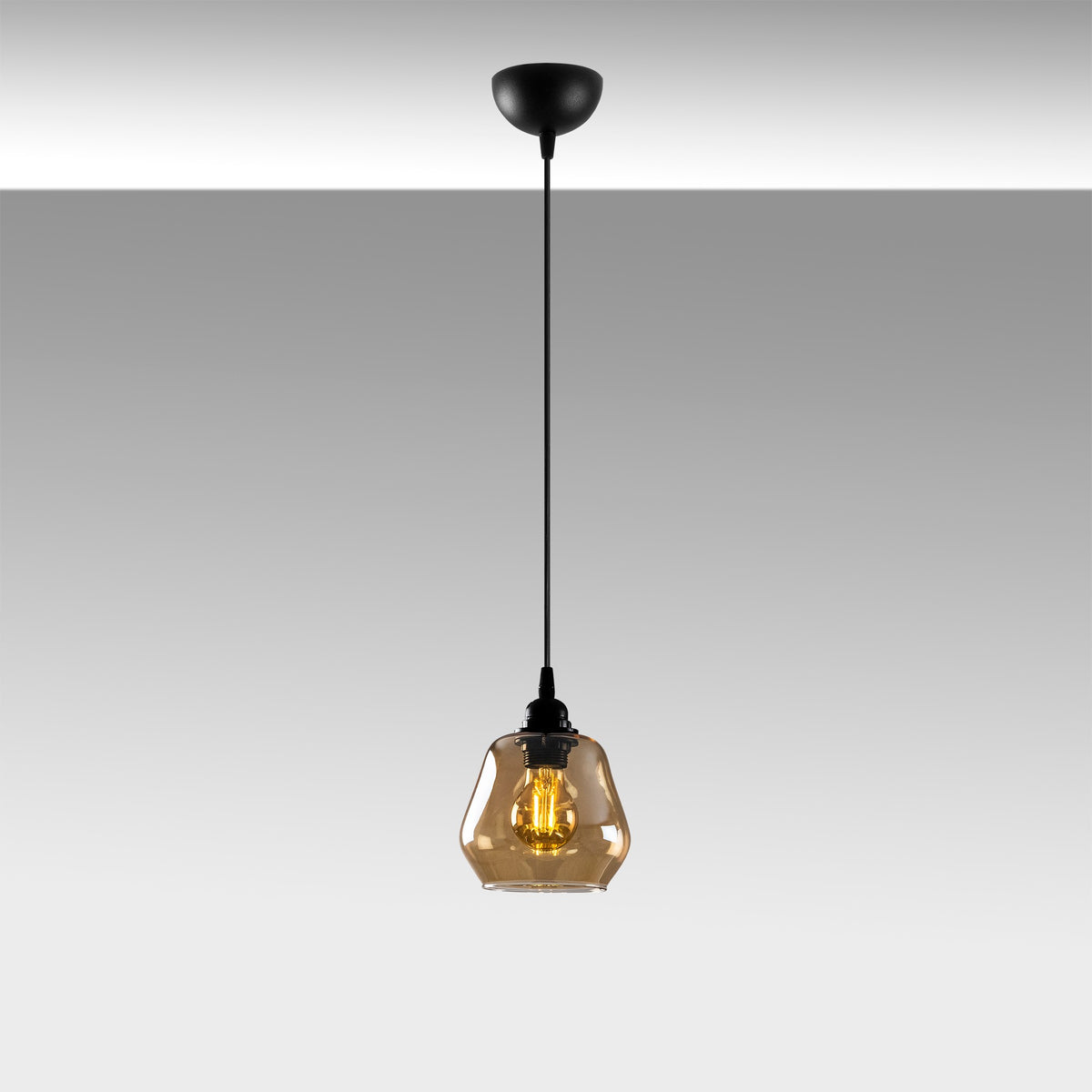 Gold Pendellampe - Gold
 Schwarz in Gold
 Schwarz präsentiert im Onlineshop von KAQTU Design AG. Pendelleuchte ist von Opviq