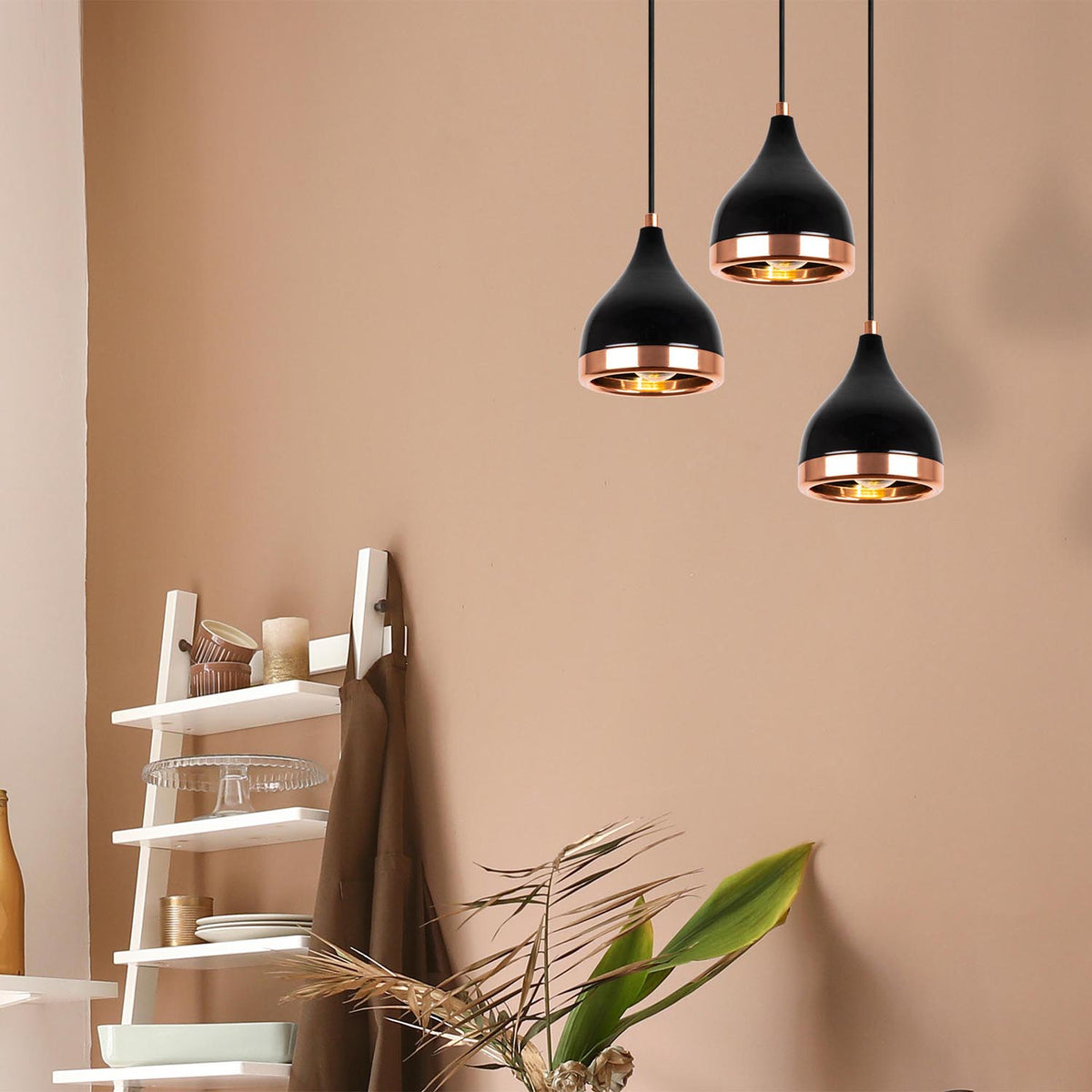 Yıldo Pendellampe - Schwarz
 Kupfer in Schwarz
 Kupfer präsentiert im Onlineshop von KAQTU Design AG. Pendelleuchte ist von Opviq