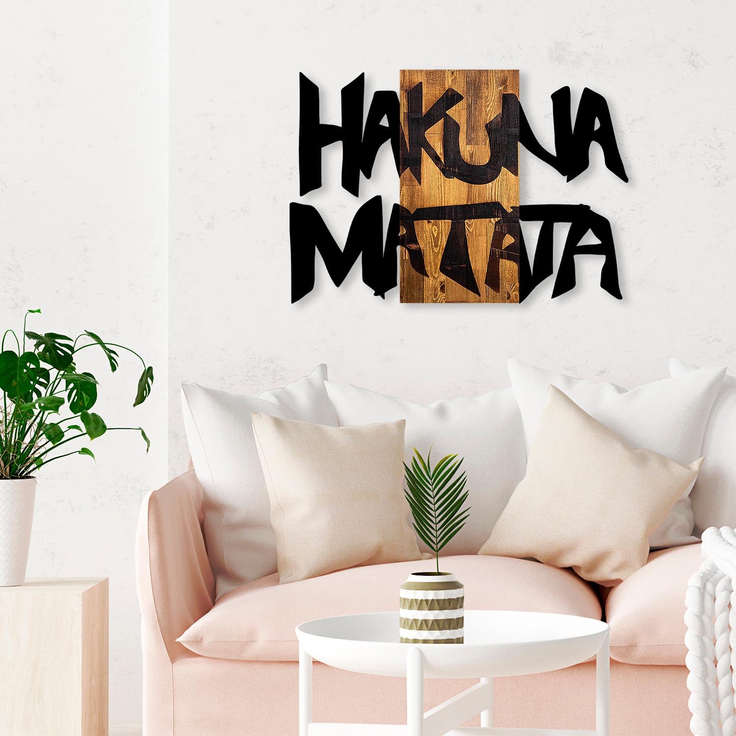 Hakuna Matata 5 in Schwarz
 Hellwalnuss präsentiert im Onlineshop von KAQTU Design AG. Wanddeko ist von Wallity