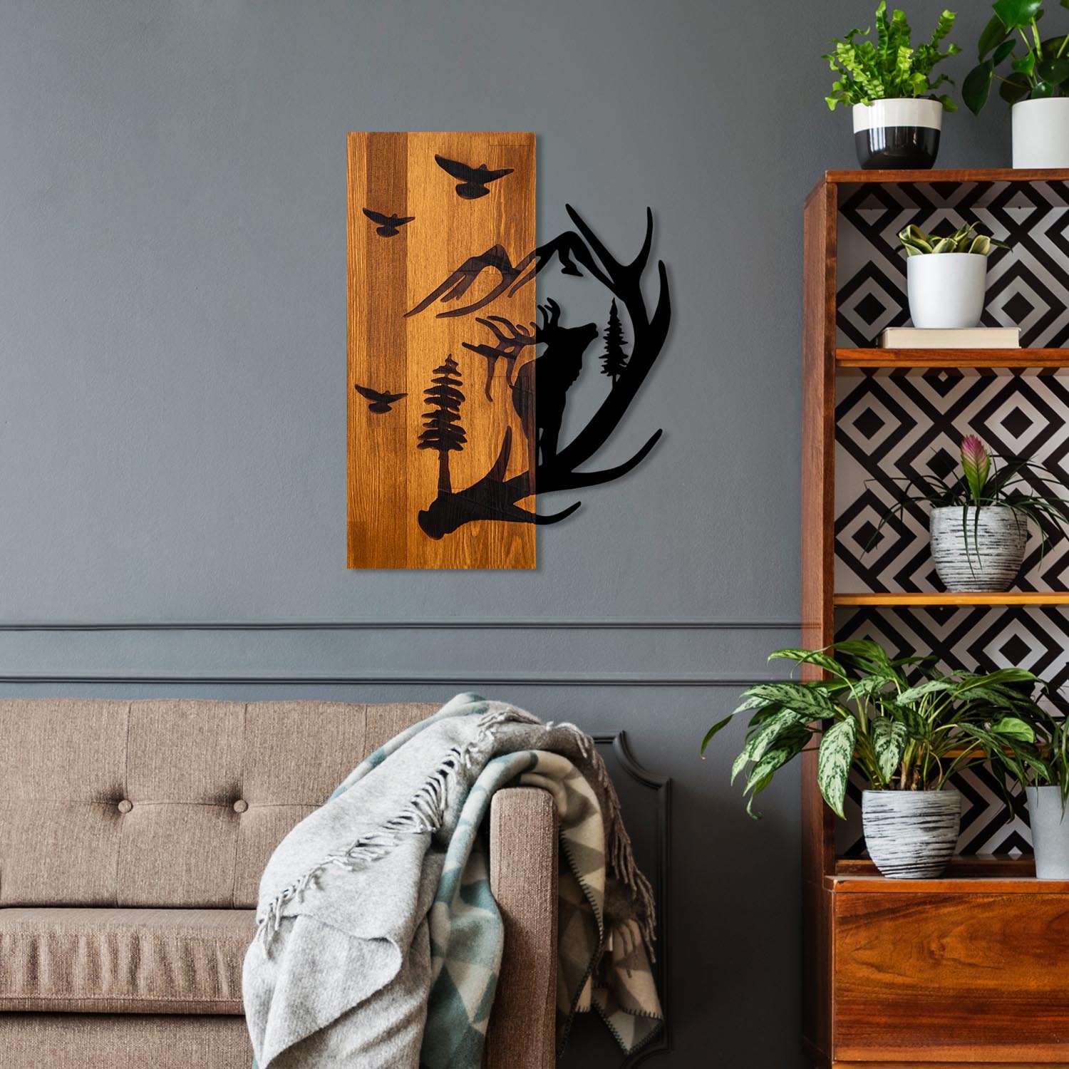 Deer and Mountain in Walnuss Schwarz präsentiert im Onlineshop von KAQTU Design AG. Wanddeko ist von Wallity