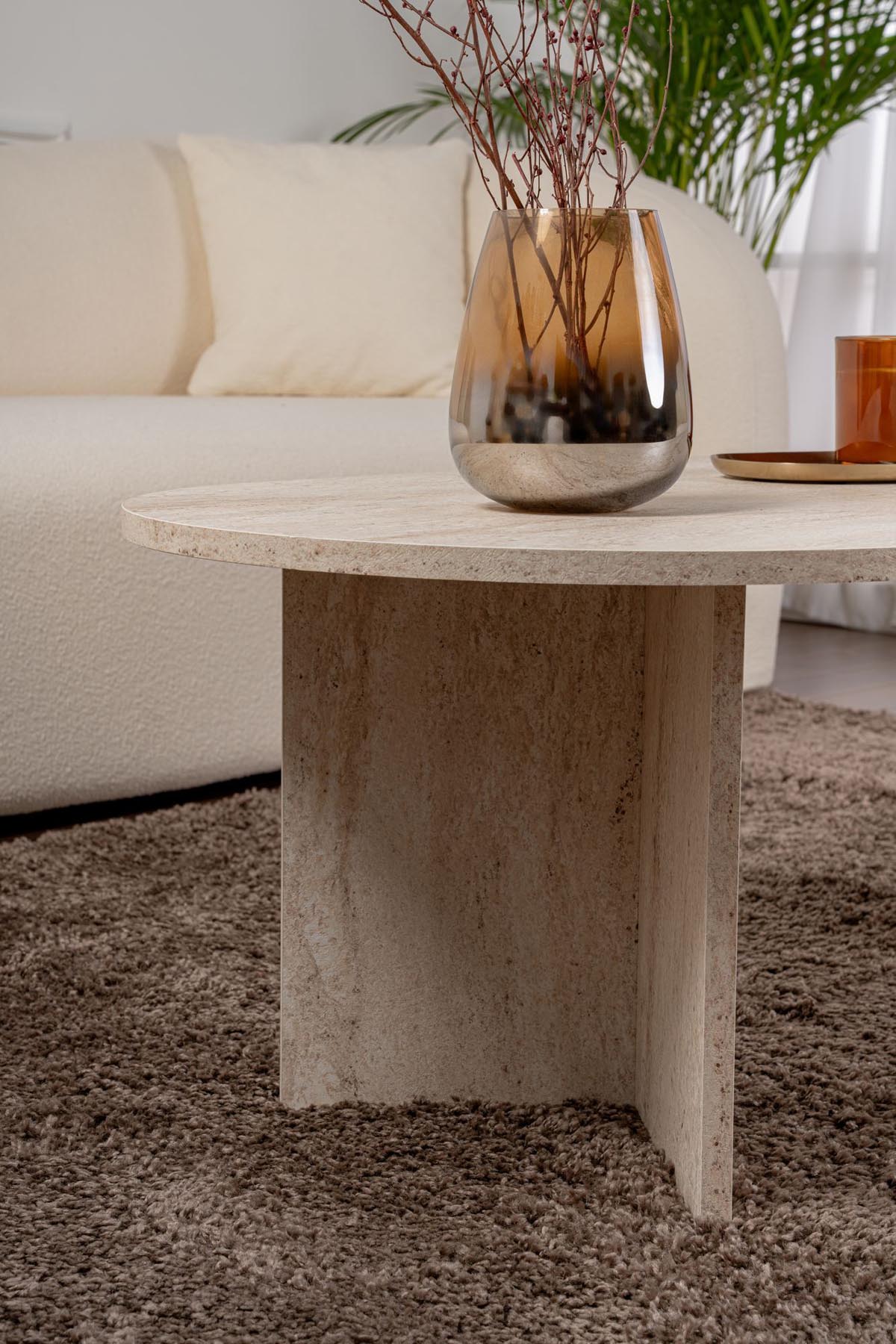 Sable Sofatisch - Travertin in Travertin präsentiert im Onlineshop von KAQTU Design AG. Couchtisch ist von Nordure