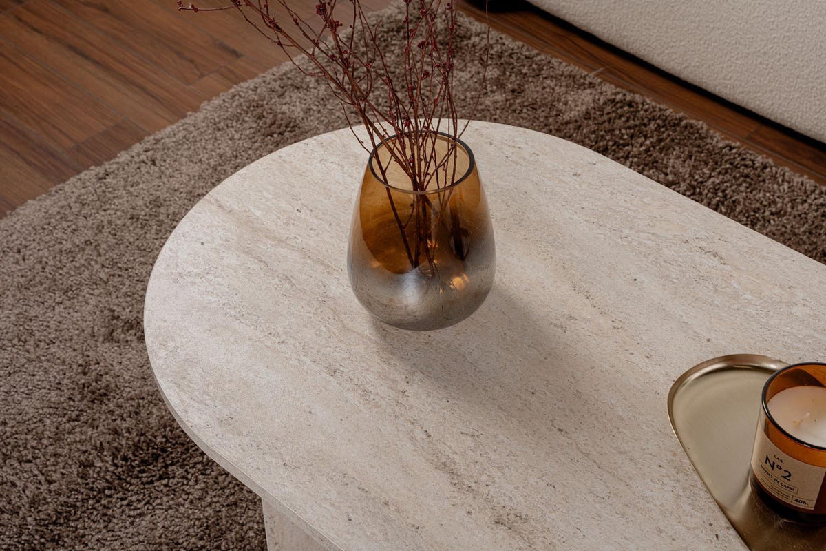 Sable Sofatisch - Travertin in Travertin präsentiert im Onlineshop von KAQTU Design AG. Couchtisch ist von Nordure