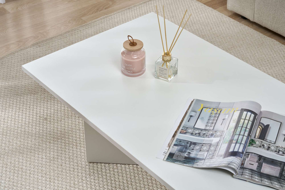 Sabin Sofatisch - Weiss in Weiss präsentiert im Onlineshop von KAQTU Design AG. Couchtisch ist von Nordure