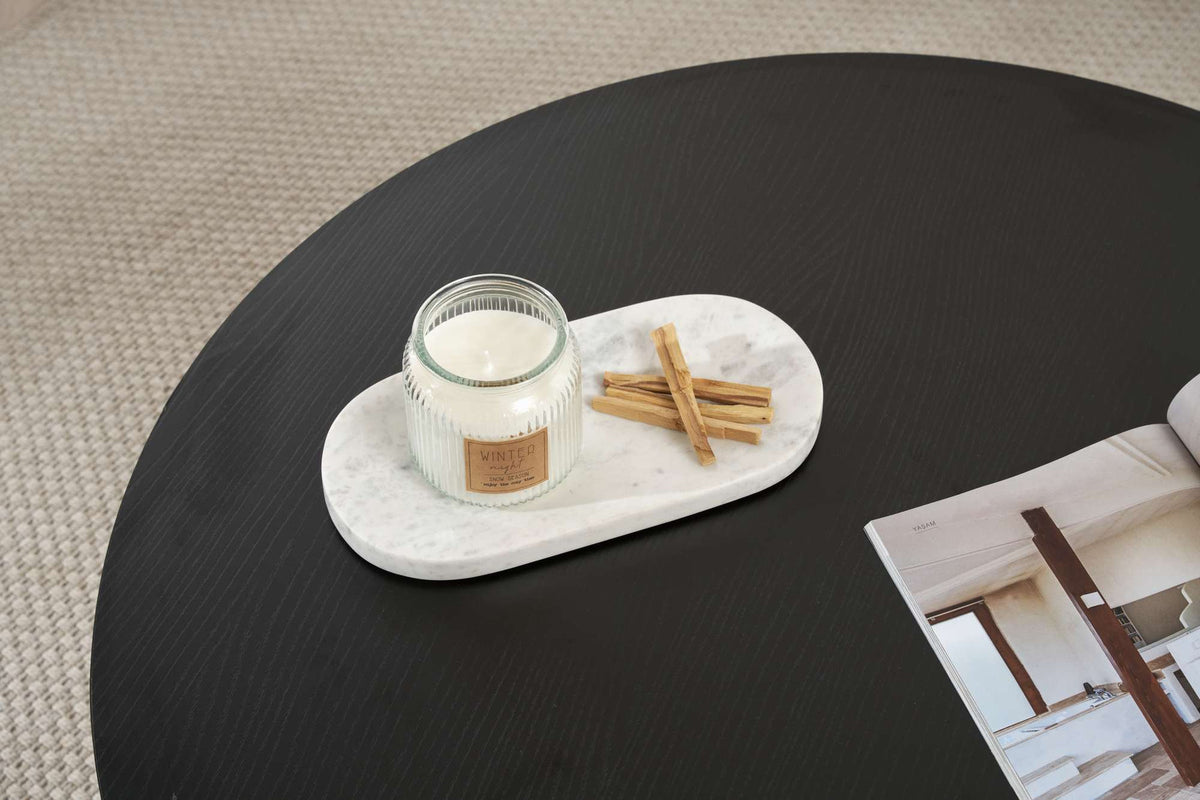Quadratischer Couchtisch Soleil von Nordure in Holzschwarz, Oberfläche aus melaminbeschichteter Spanplatte, schlichte Tischplatte mit geraden Kanten.