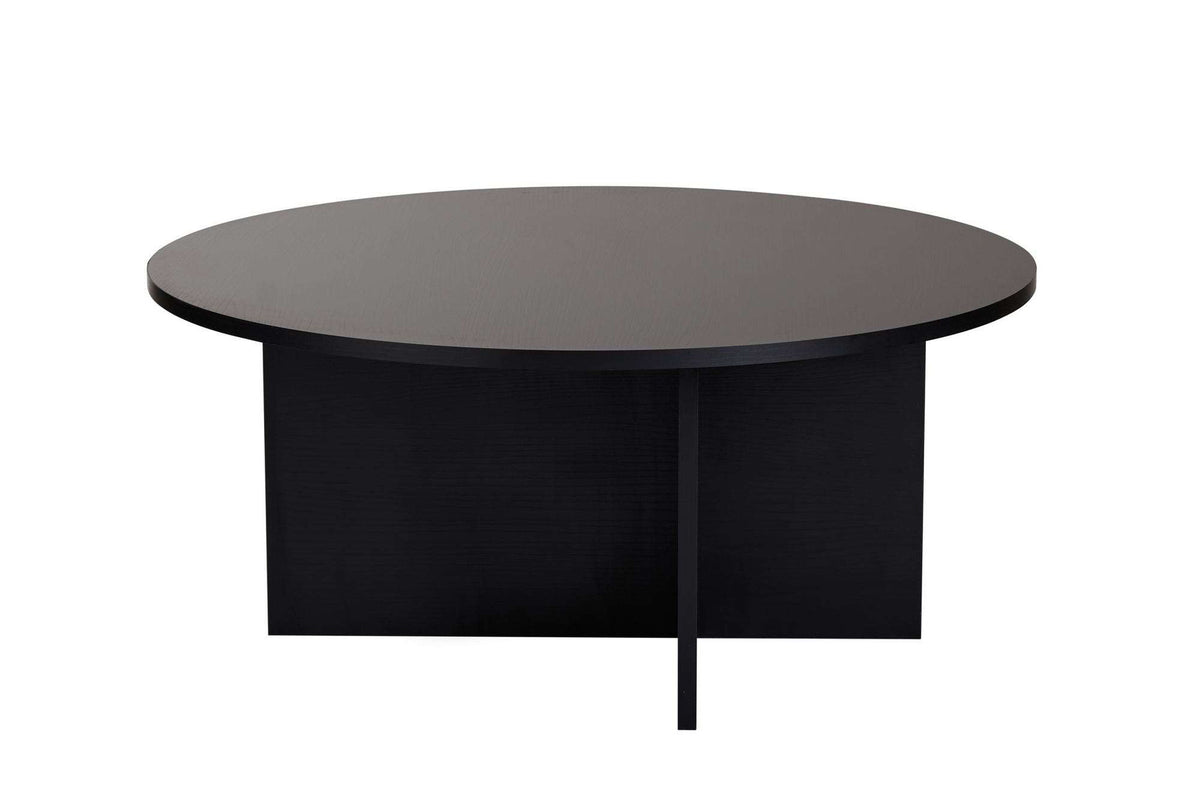 Quadratischer Couchtisch Soleil von Nordure in Holzschwarz, Oberfläche aus melaminbeschichteter Spanplatte, schlichte Tischplatte mit geraden Kanten.