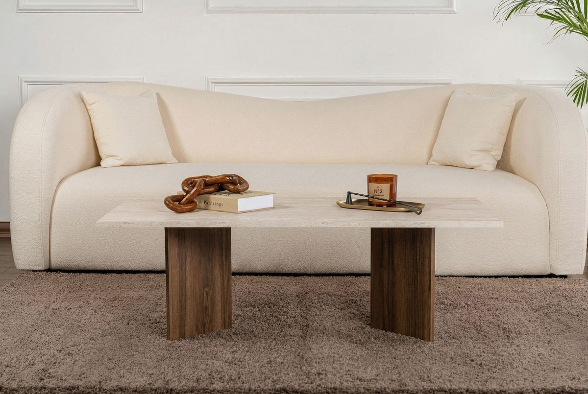 Couchtisch aus melaminbeschichteter Spanplatte in Travertin-Optik mit Venezia-Walnuss-Dekor, rechteckige Form, schlanke Beine, Nordure Sabin Serie.