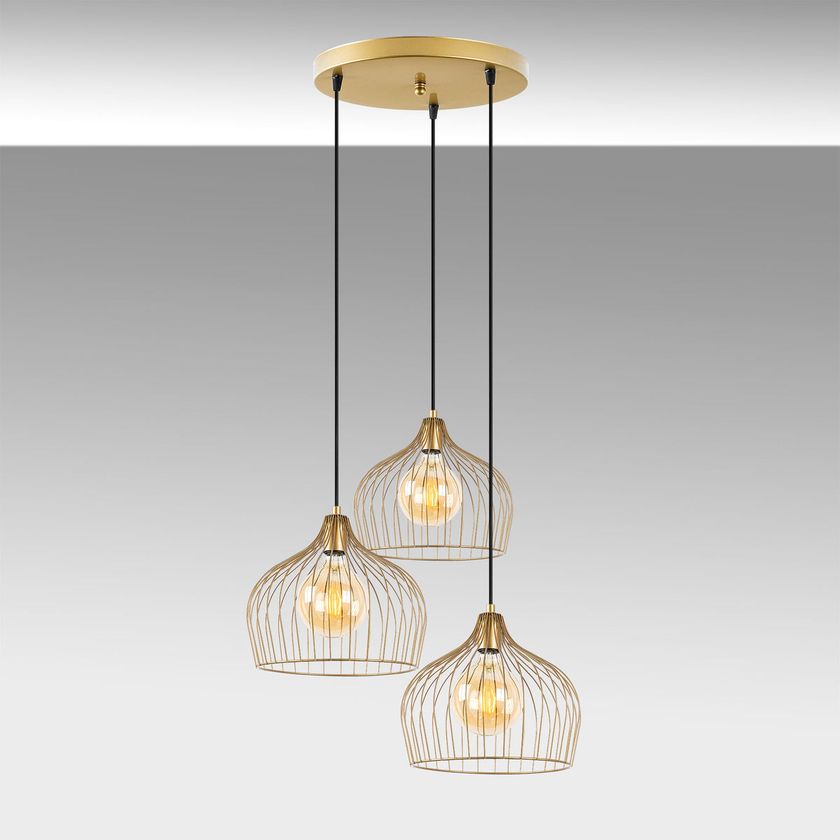 Bek Pendellampe - Glänzendes Gold in Glänzendes Gold präsentiert im Onlineshop von KAQTU Design AG. Pendelleuchte ist von Opviq