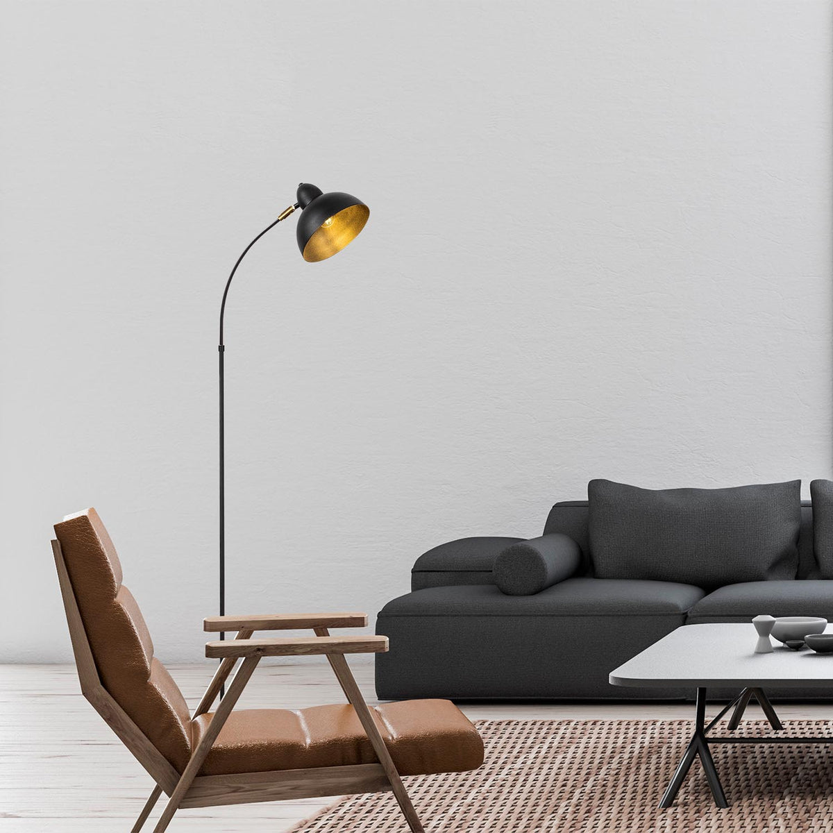 Varzan Stehleuchte - Schwarz Antiquität in Schwarz Antiquität präsentiert im Onlineshop von KAQTU Design AG. Stehleuchte ist von Opviq