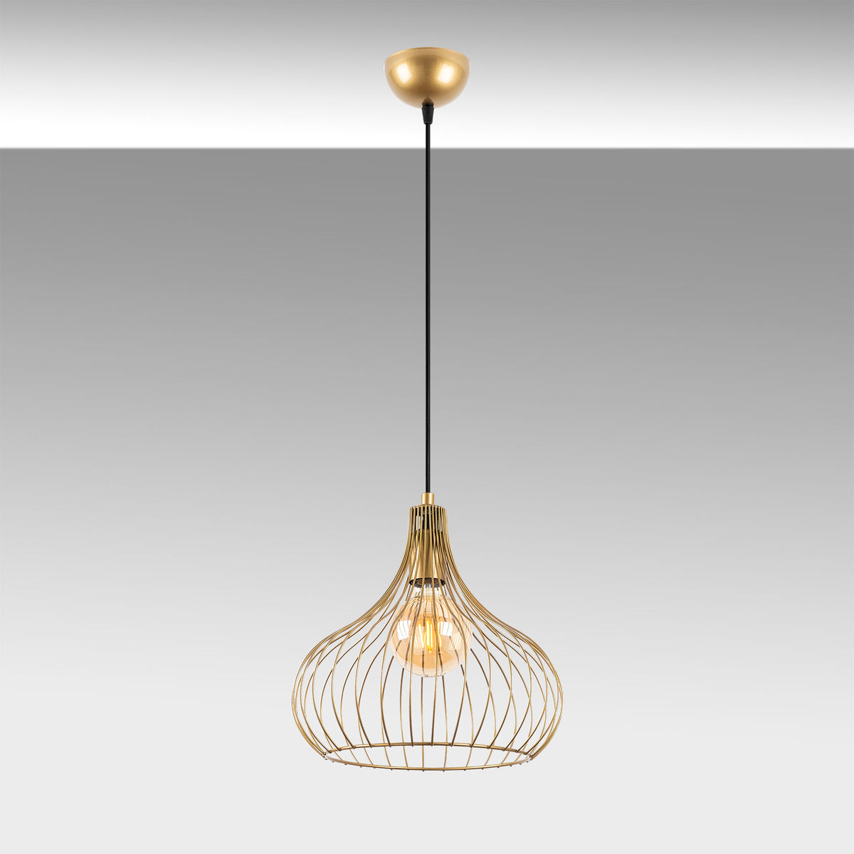 Teldamla Pendellampe - Glänzendes Gold in Glänzendes Gold präsentiert im Onlineshop von KAQTU Design AG. Pendelleuchte ist von Opviq